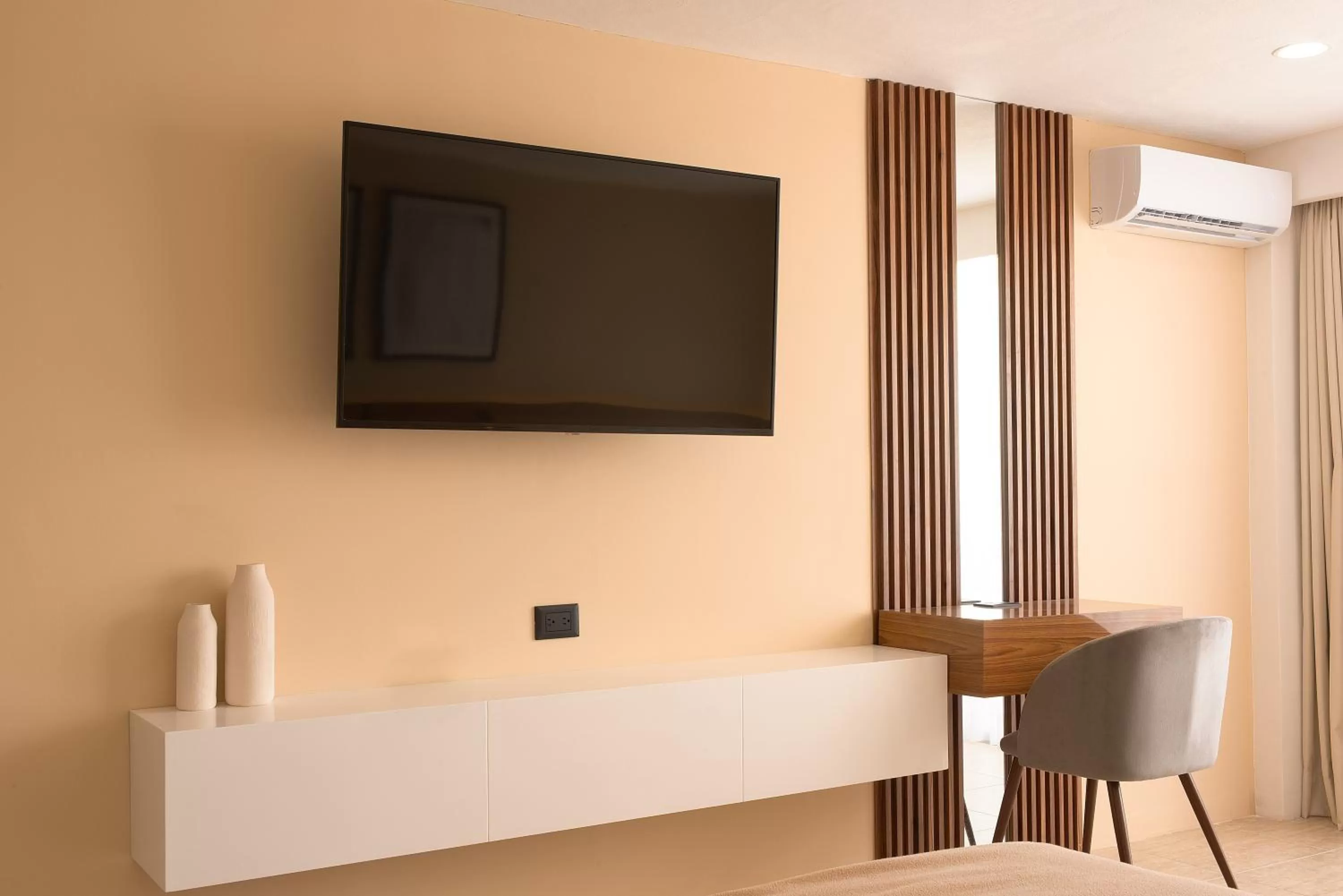 TV and multimedia in Hotel Calypso Cancun