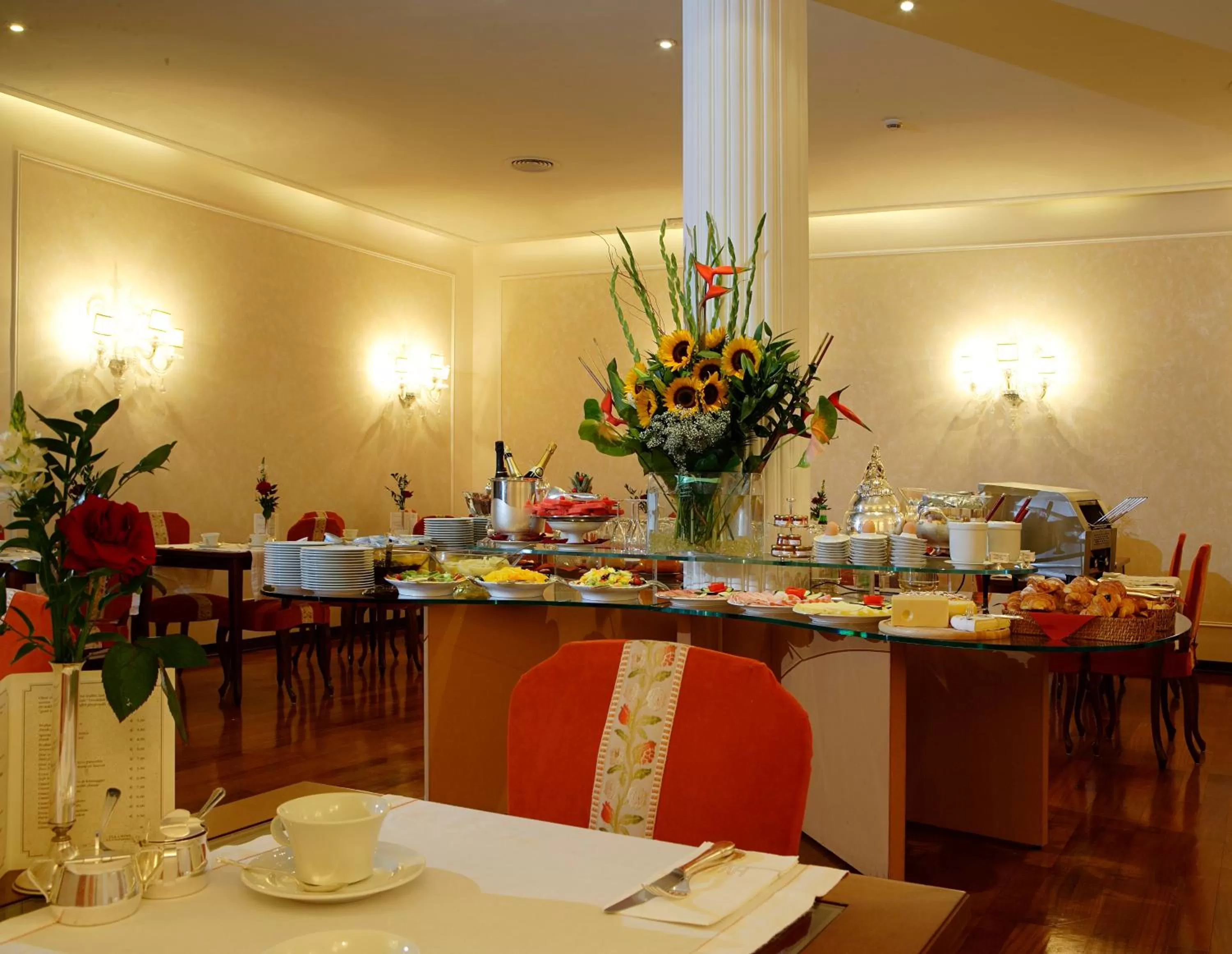 Restaurant/places to eat in Hotel De La Ville