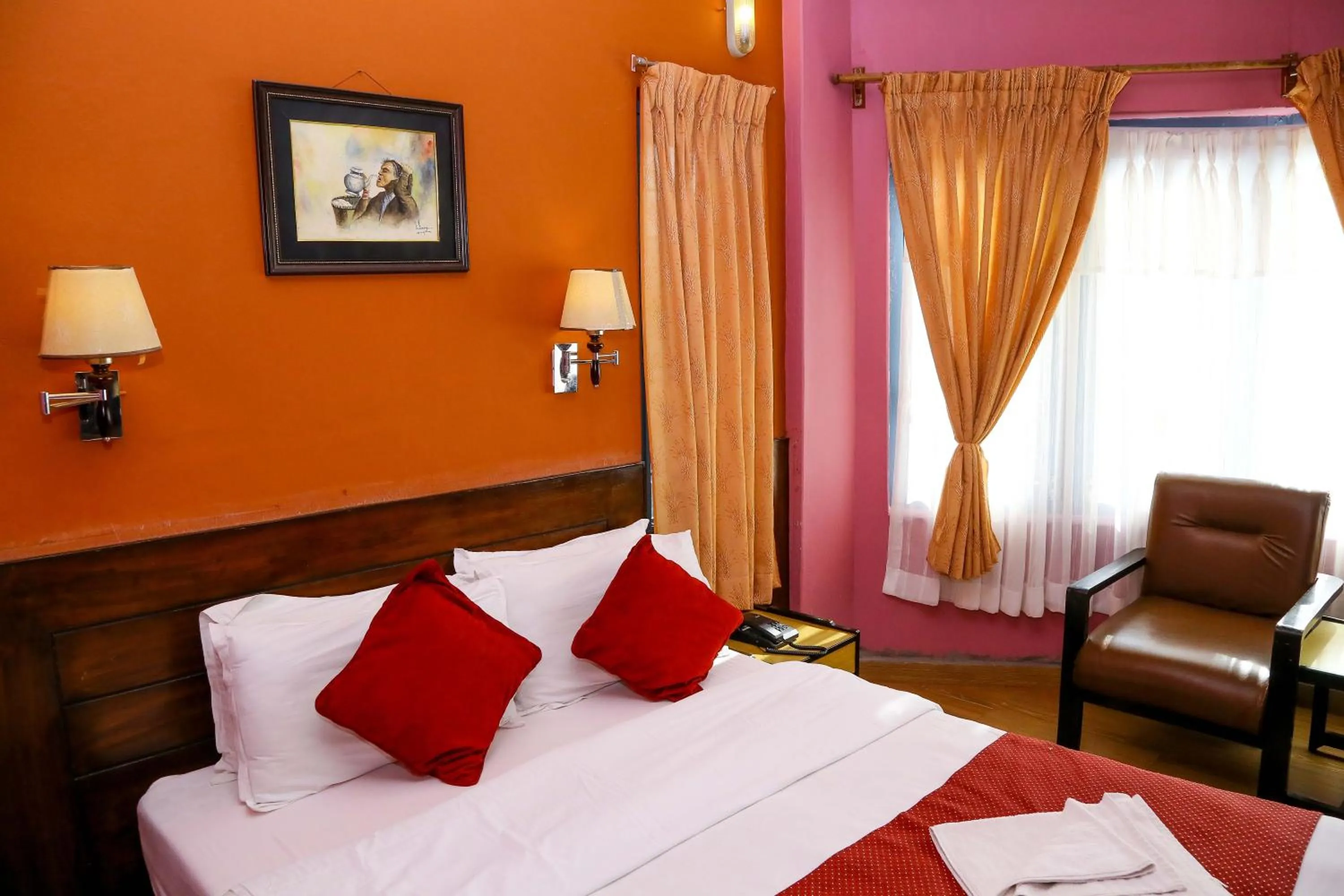 Decorative detail, Bed in Hotel Silver Oaks Inn