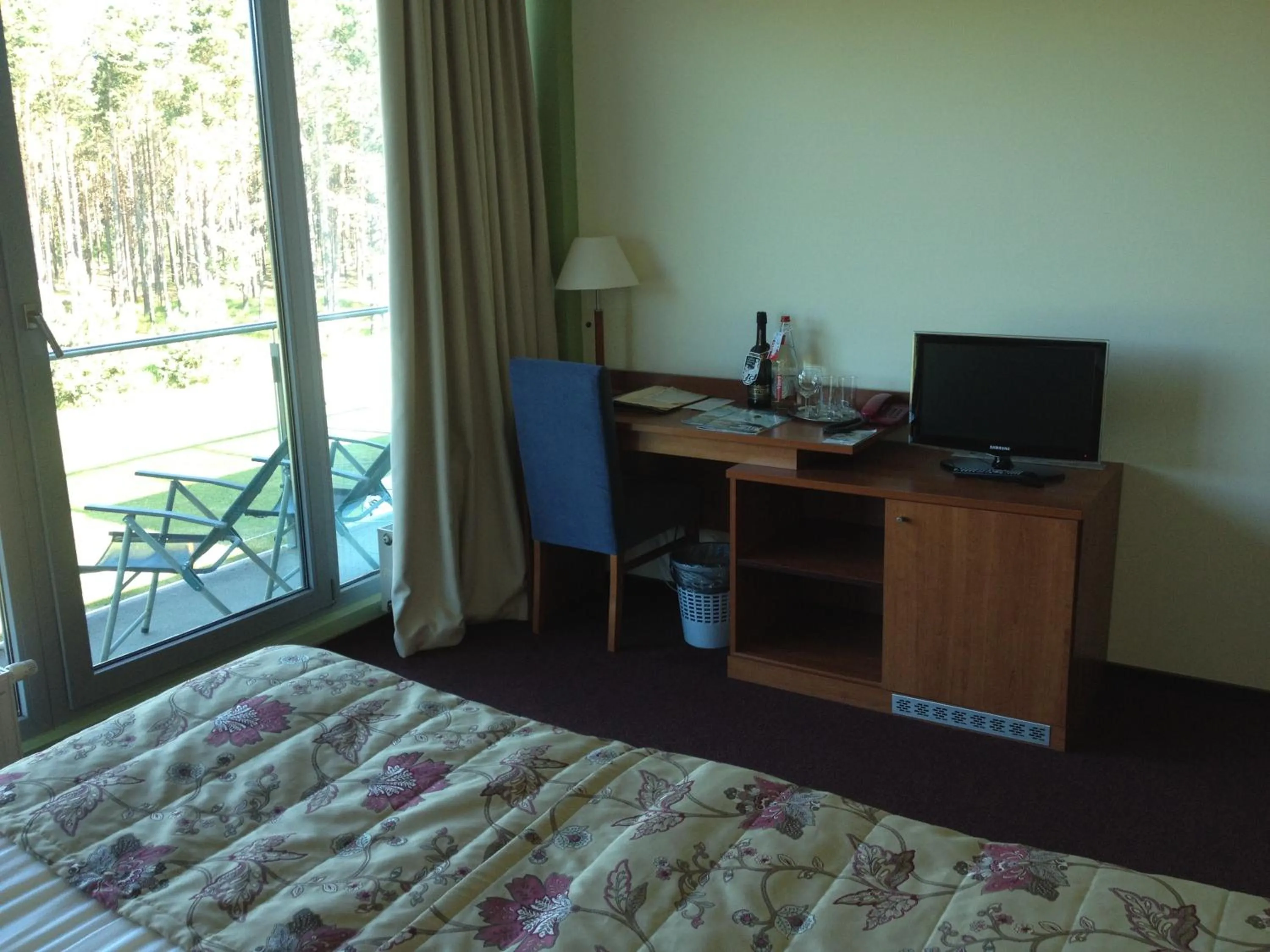 Seating area, Bed in Meduza Hotel