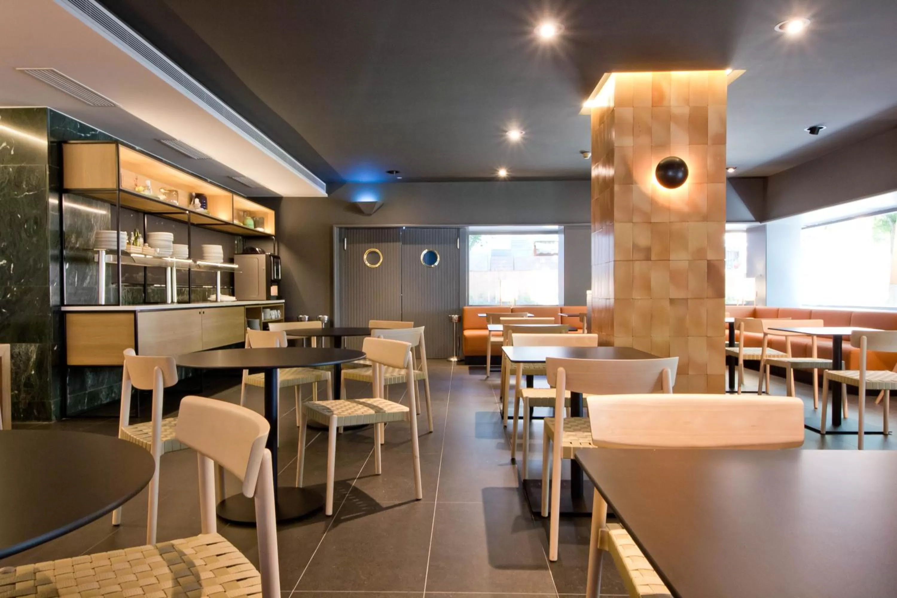 Restaurant/places to eat in Aparthotel Atenea Valles