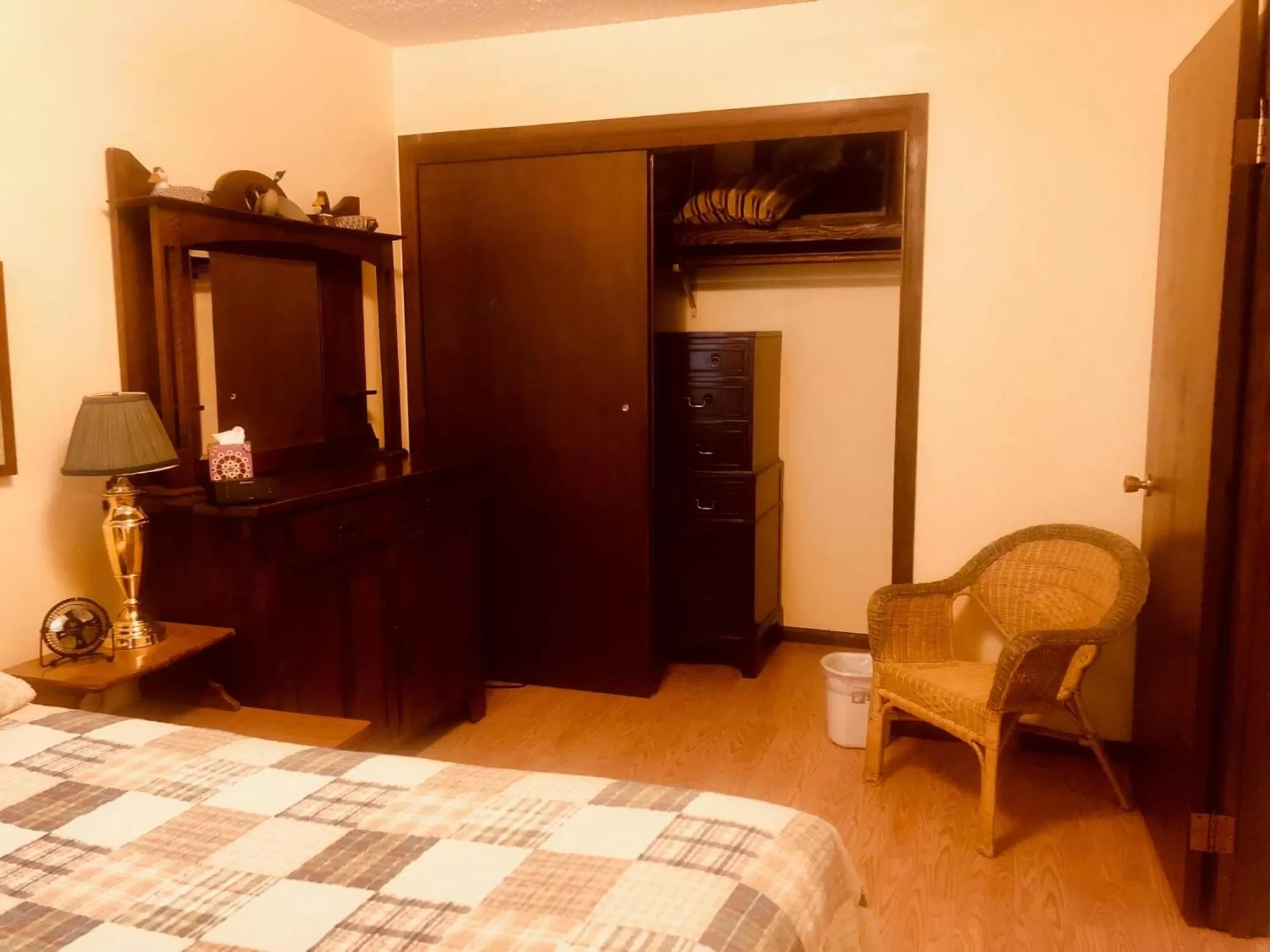 TV/Entertainment Center in Driftwood Inn