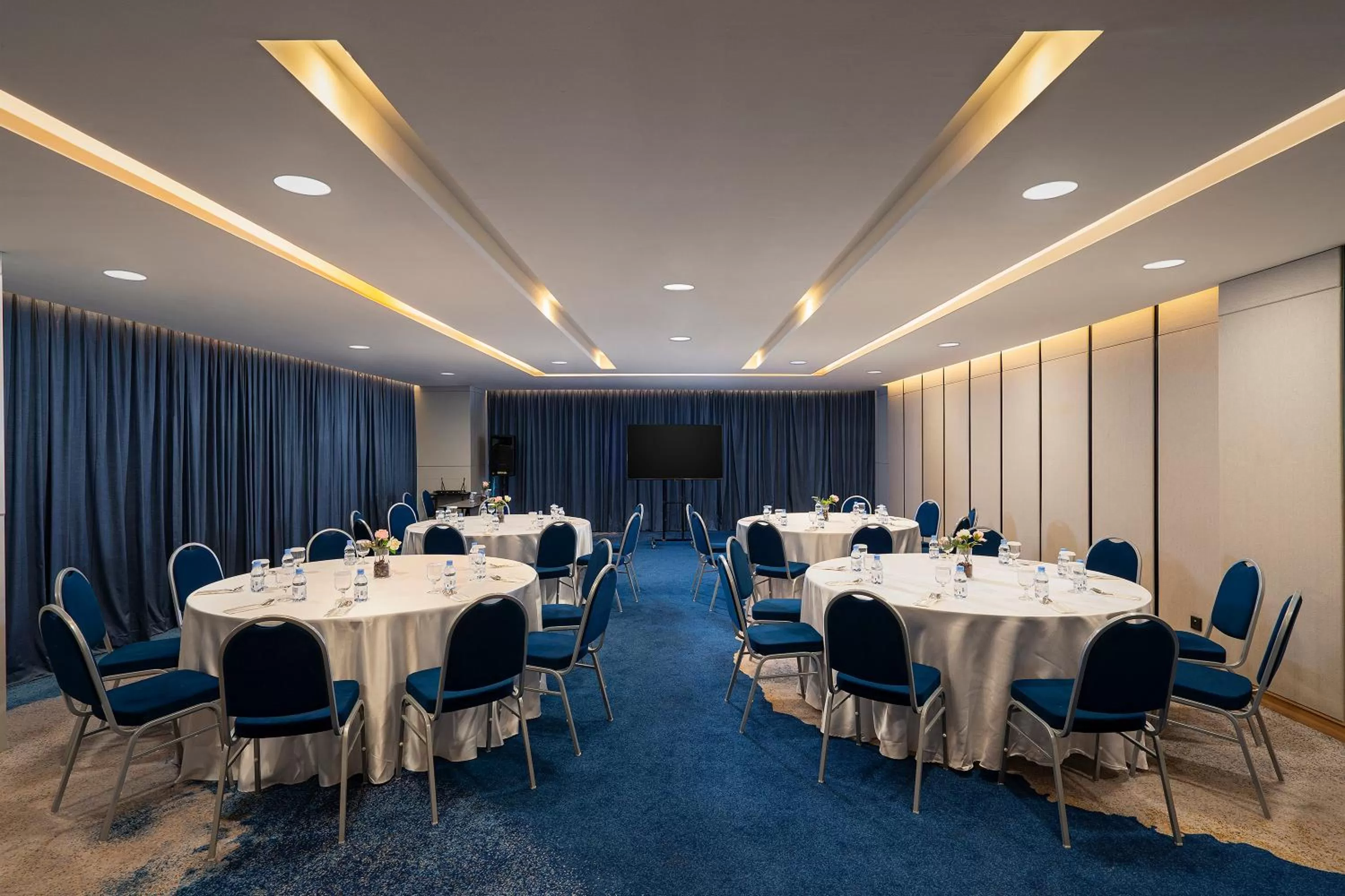 Meeting/conference room in Anara Airport Hotel