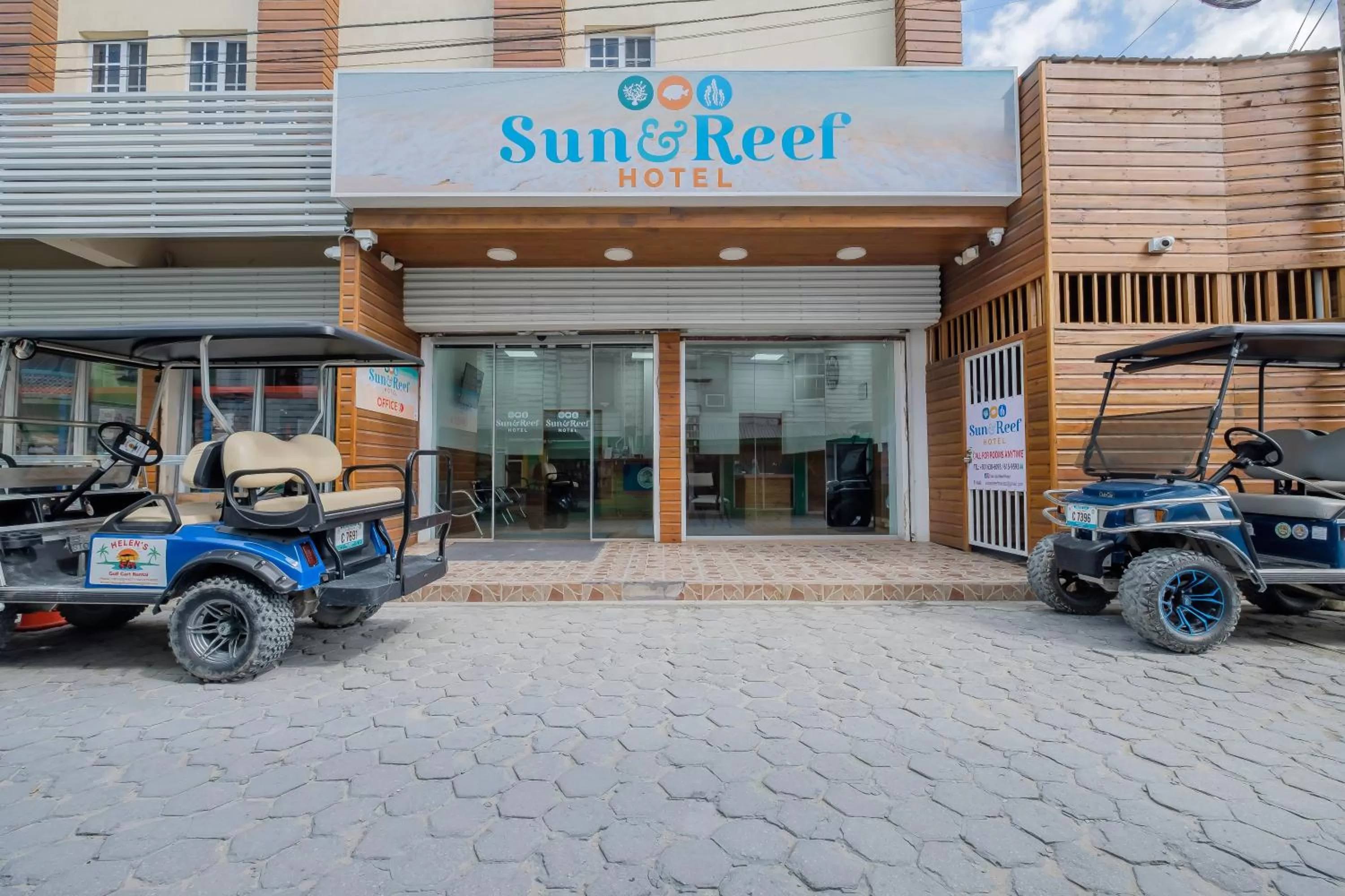 Property building in Voyager Sun & Reef Hotel