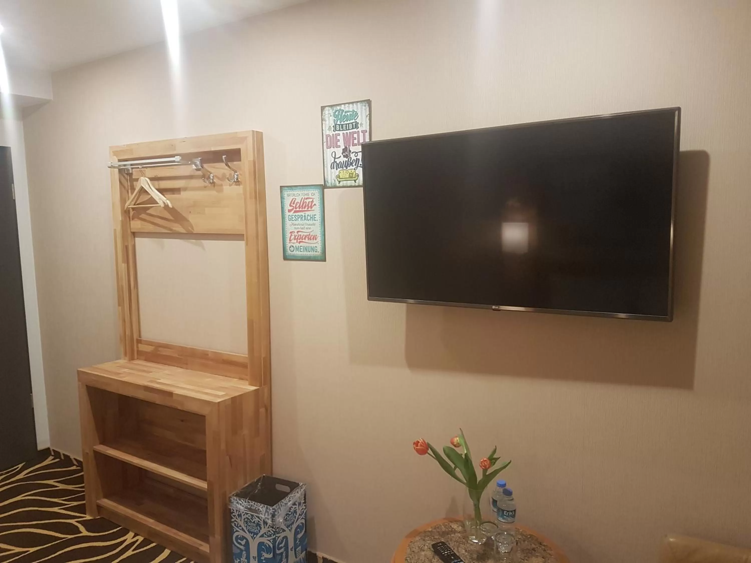 TV and multimedia in Elbgalerie Hotel