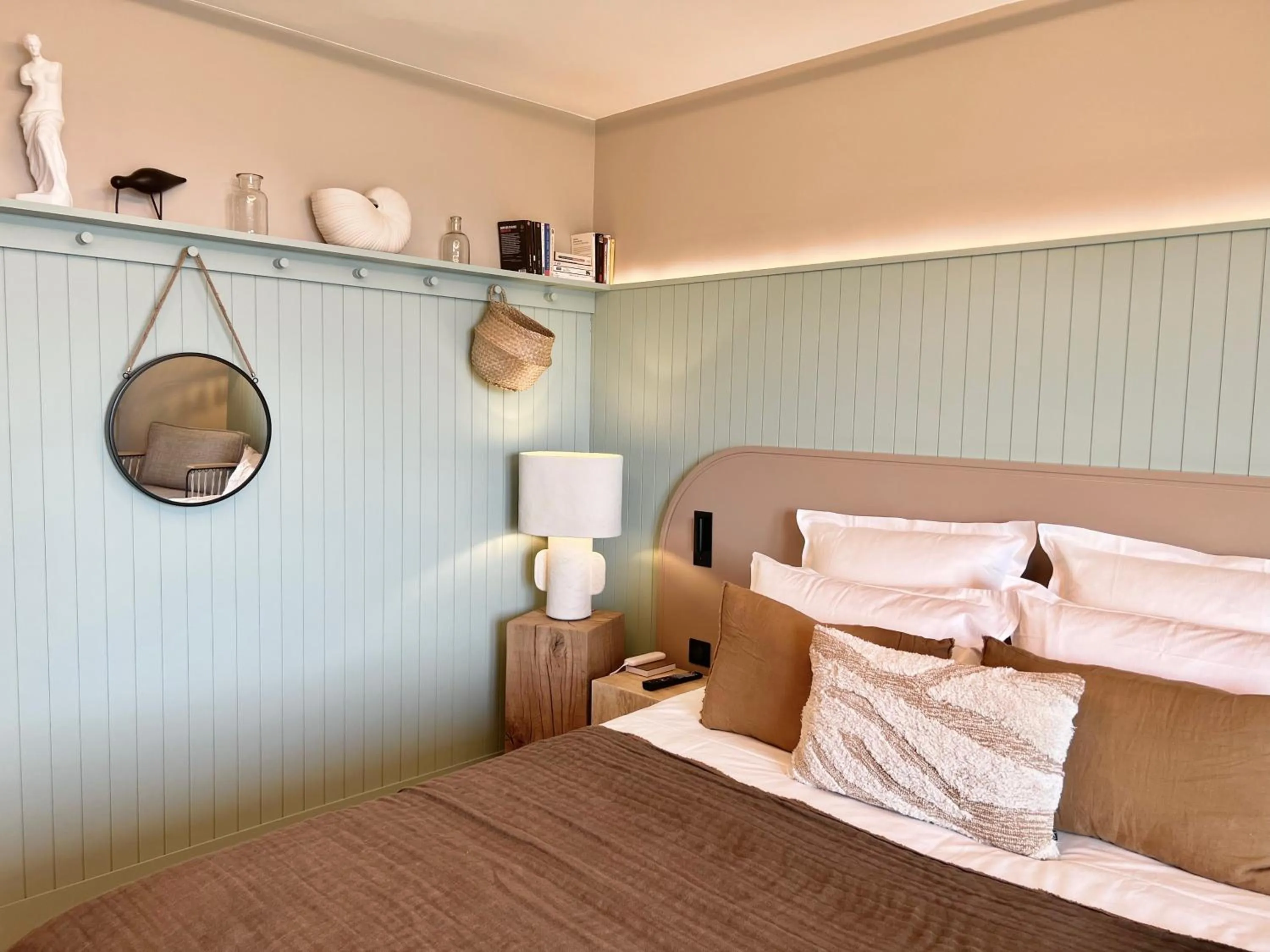 Bed in Emeria Dinard Thalasso Spa