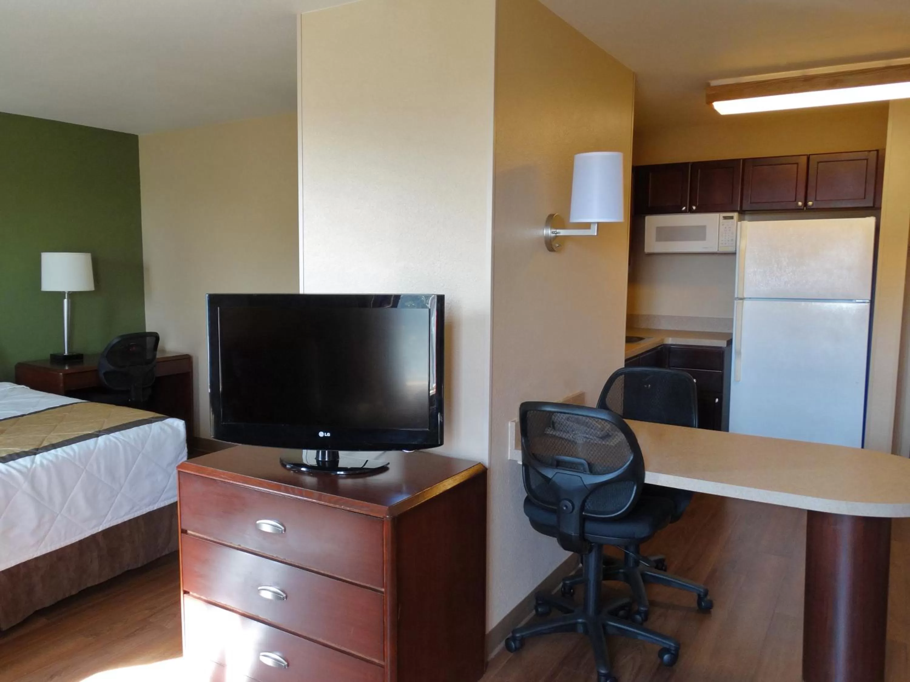 Bed in Extended Stay America Suites - Austin - North Central