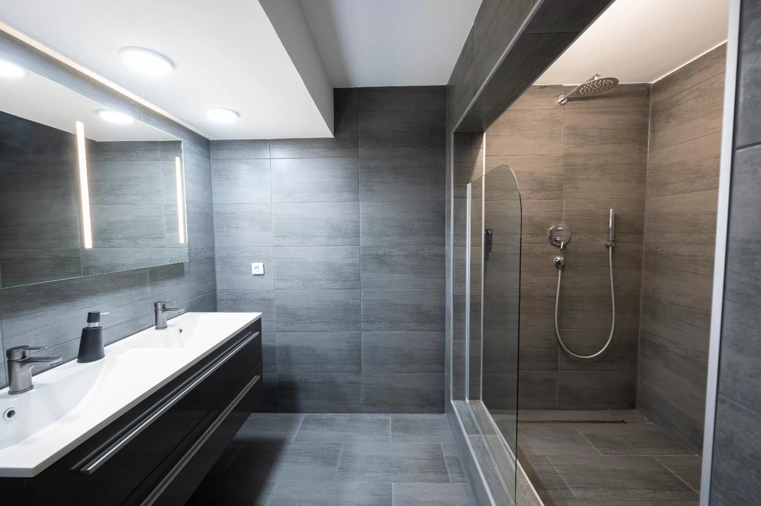 Shower in Hotel Astoria Stuttgart City