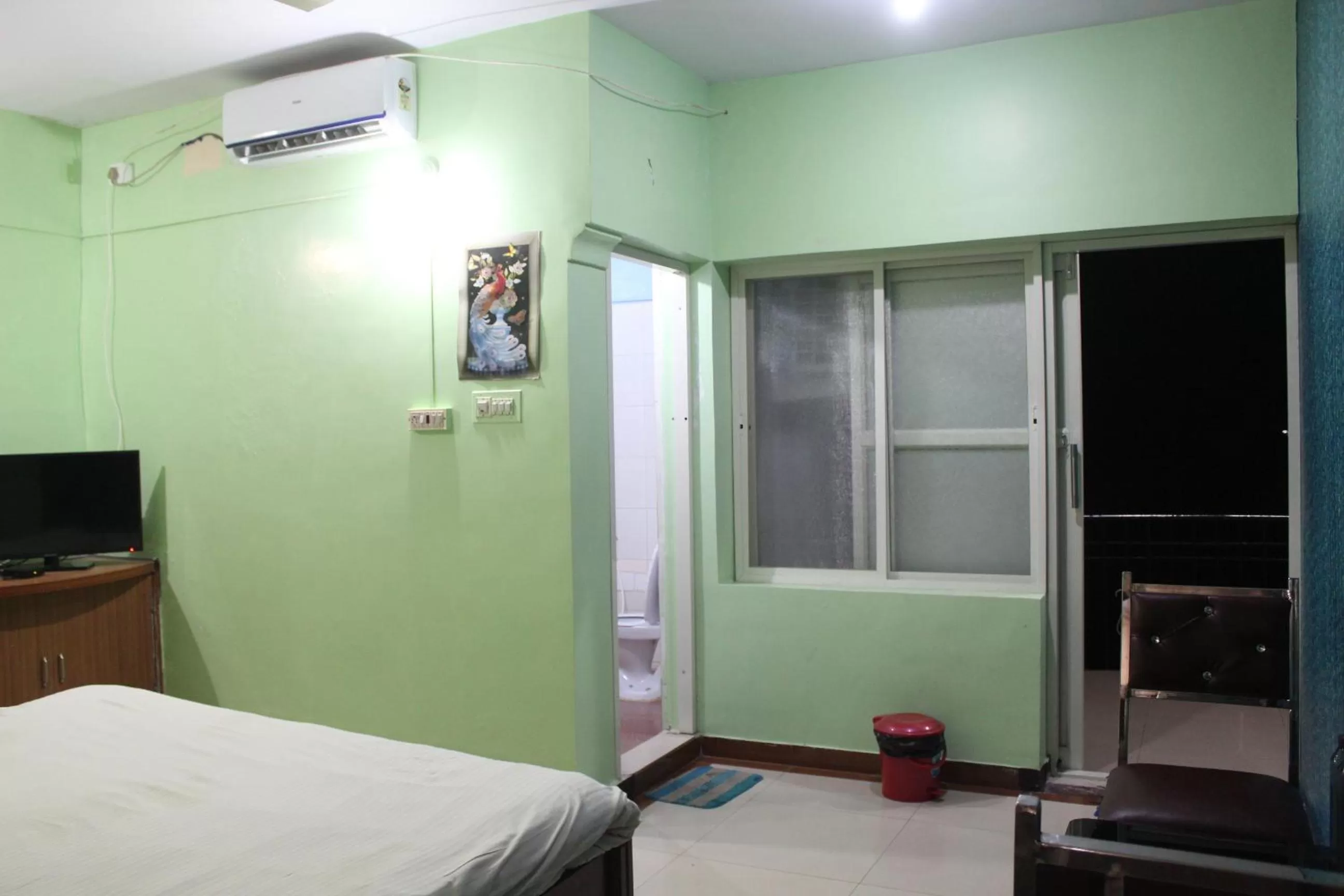 Photo of the whole room, TV/Entertainment Center in Greenwood Resort