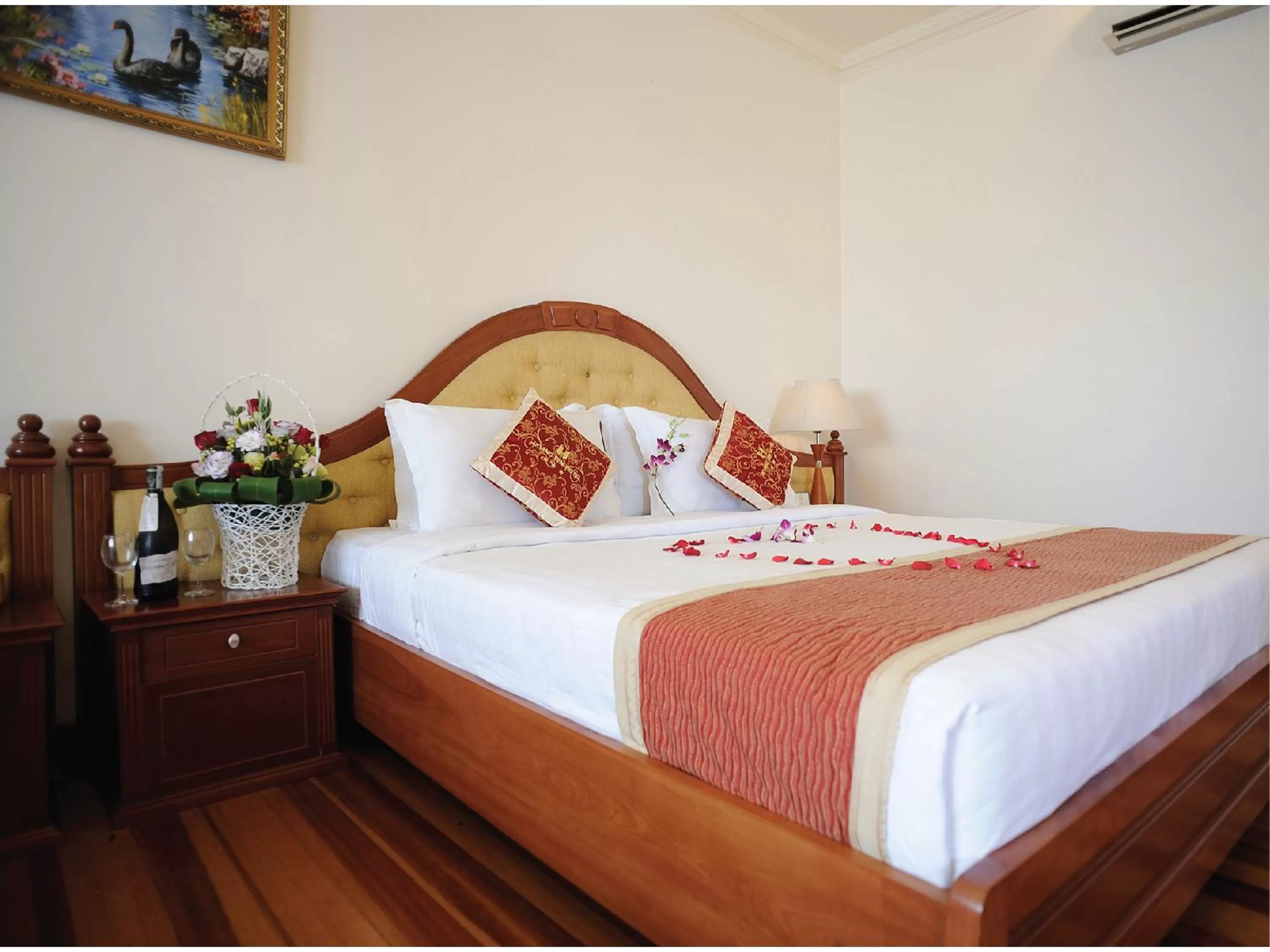 Photo of the whole room, Bed in Hoang Yen Hotel