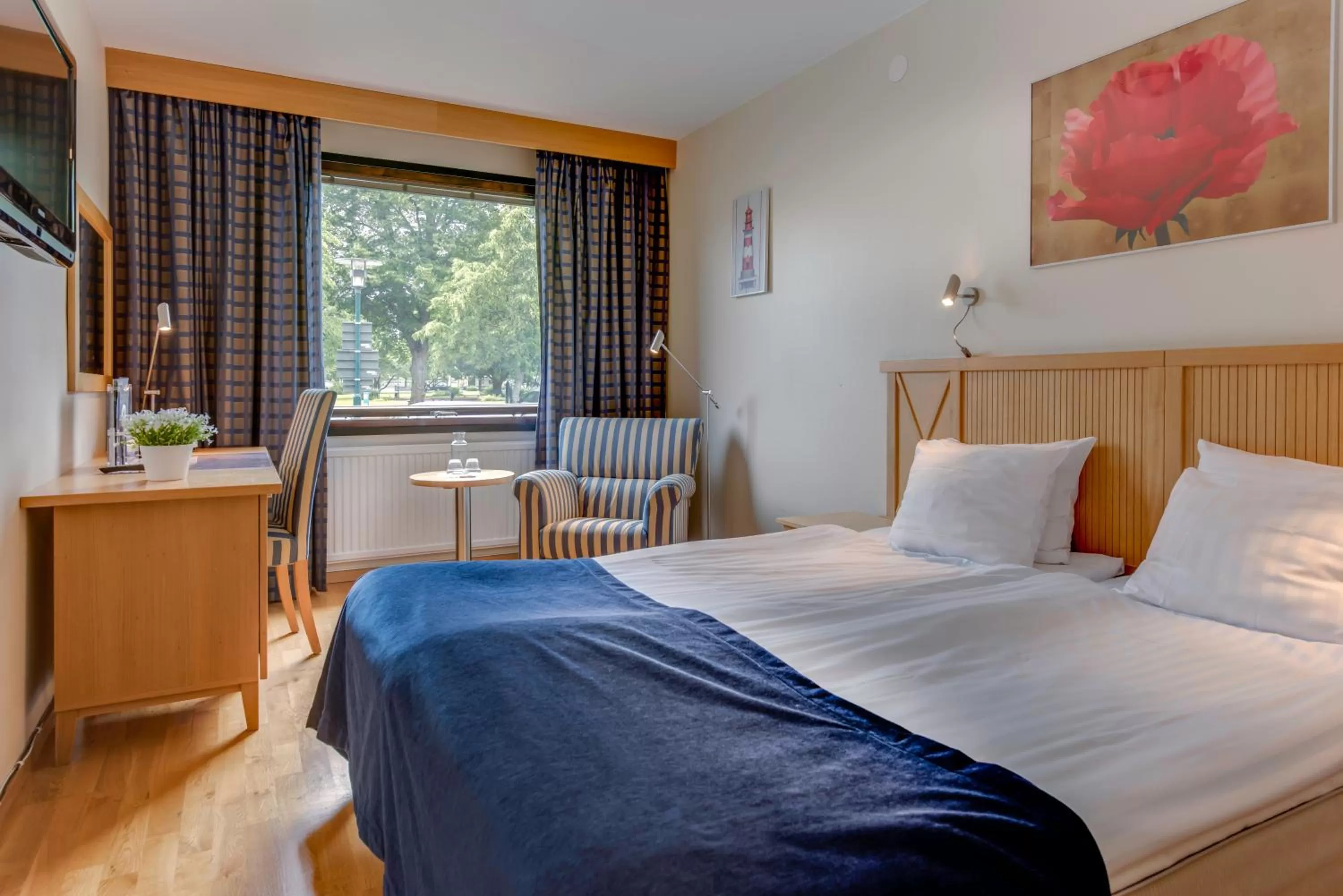 Photo of the whole room, Bed in Hotel Bellevue