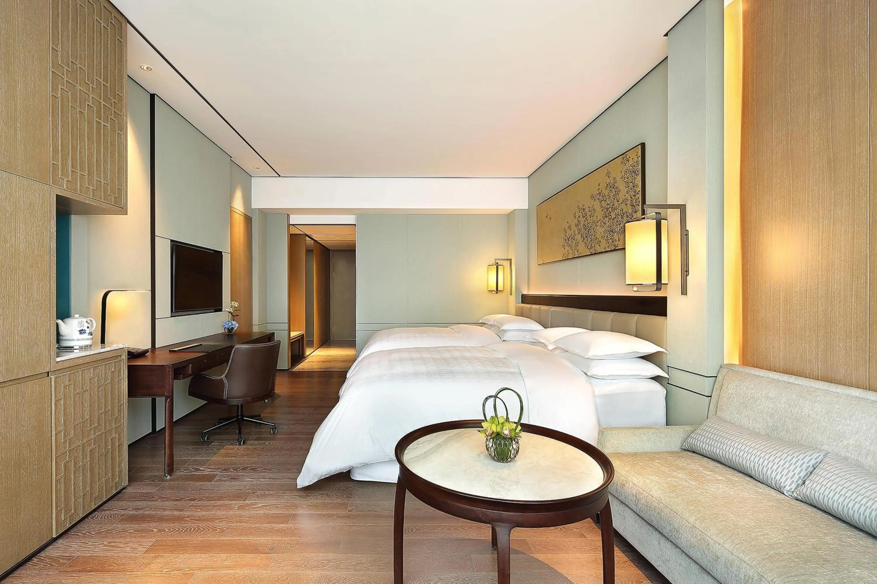 Photo of the whole room, Bed in Sheraton Grand Hangzhou Binjiang Hotel