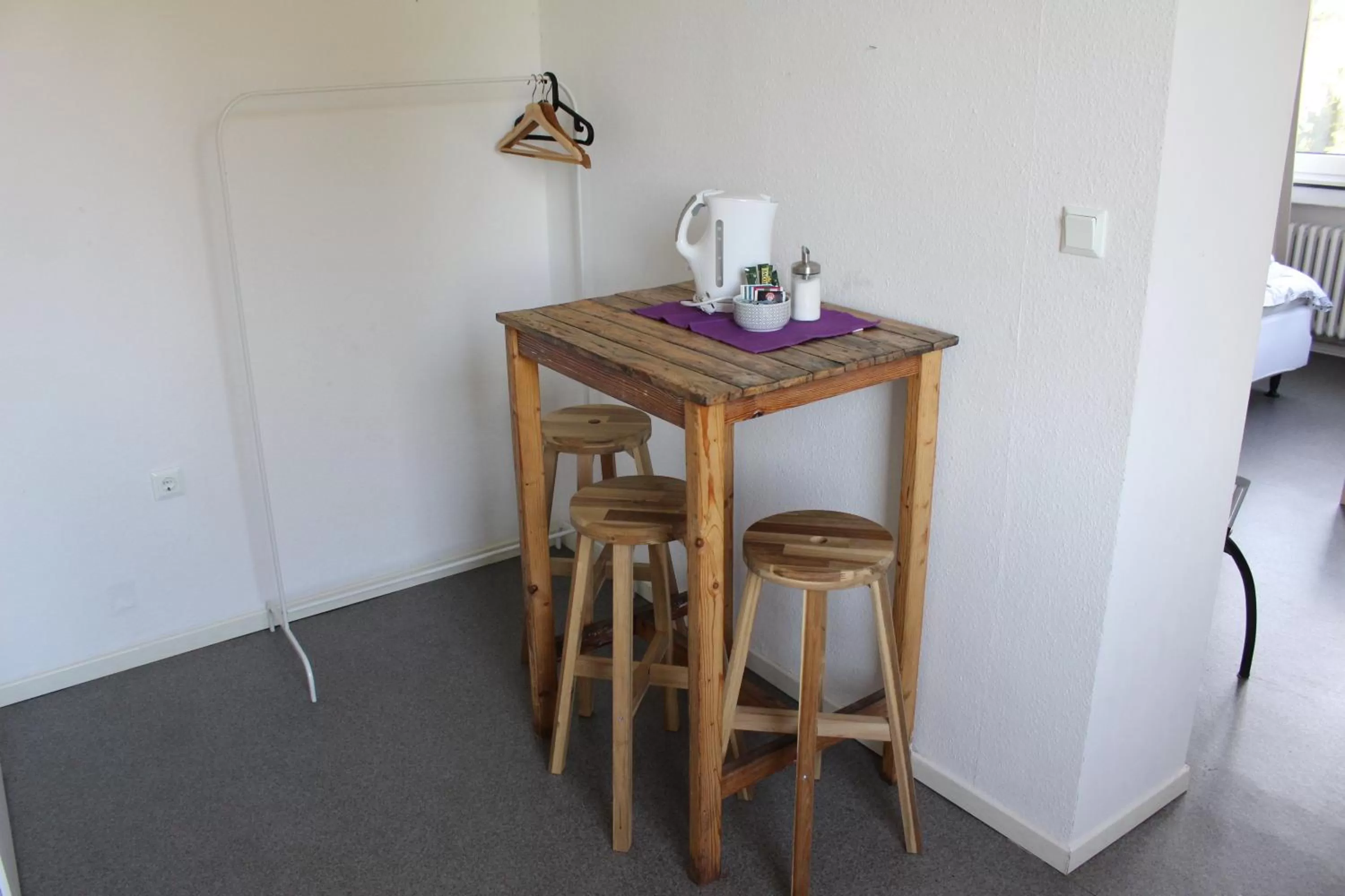 Seating area in World House Wetten