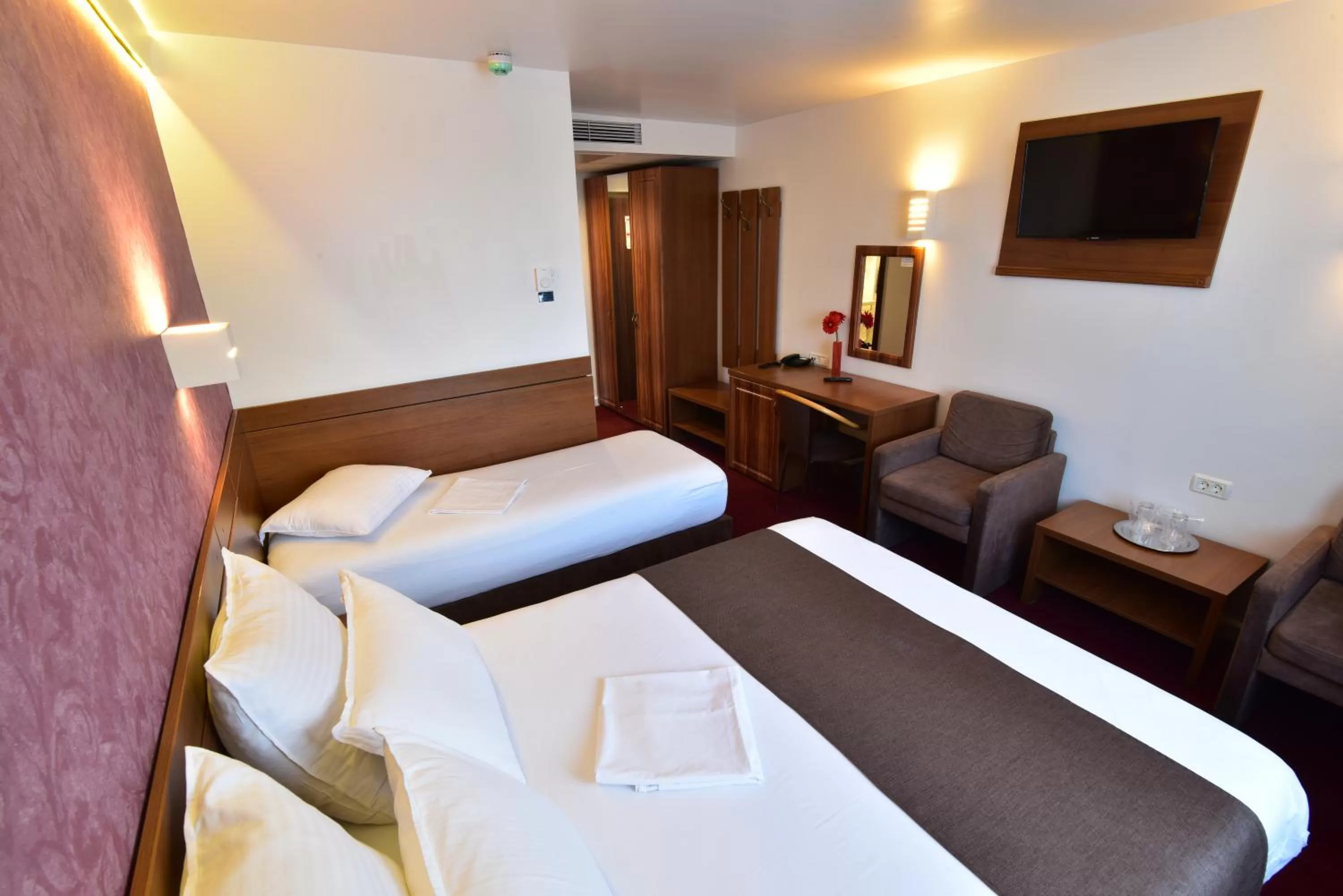 TV/Entertainment Center in Hotel Forum