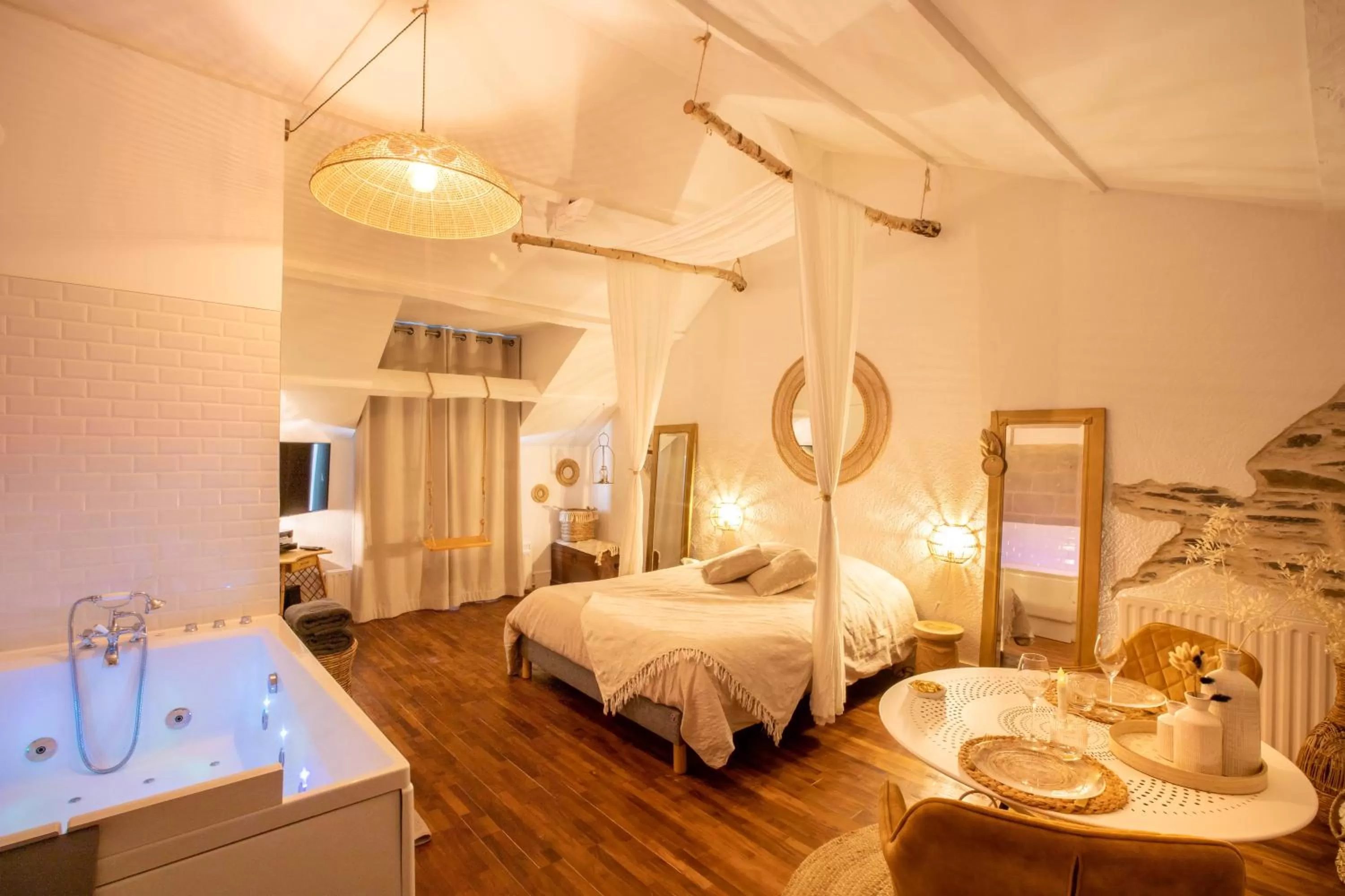 Bed in Love Room Bohème Les Petits Plaisirs