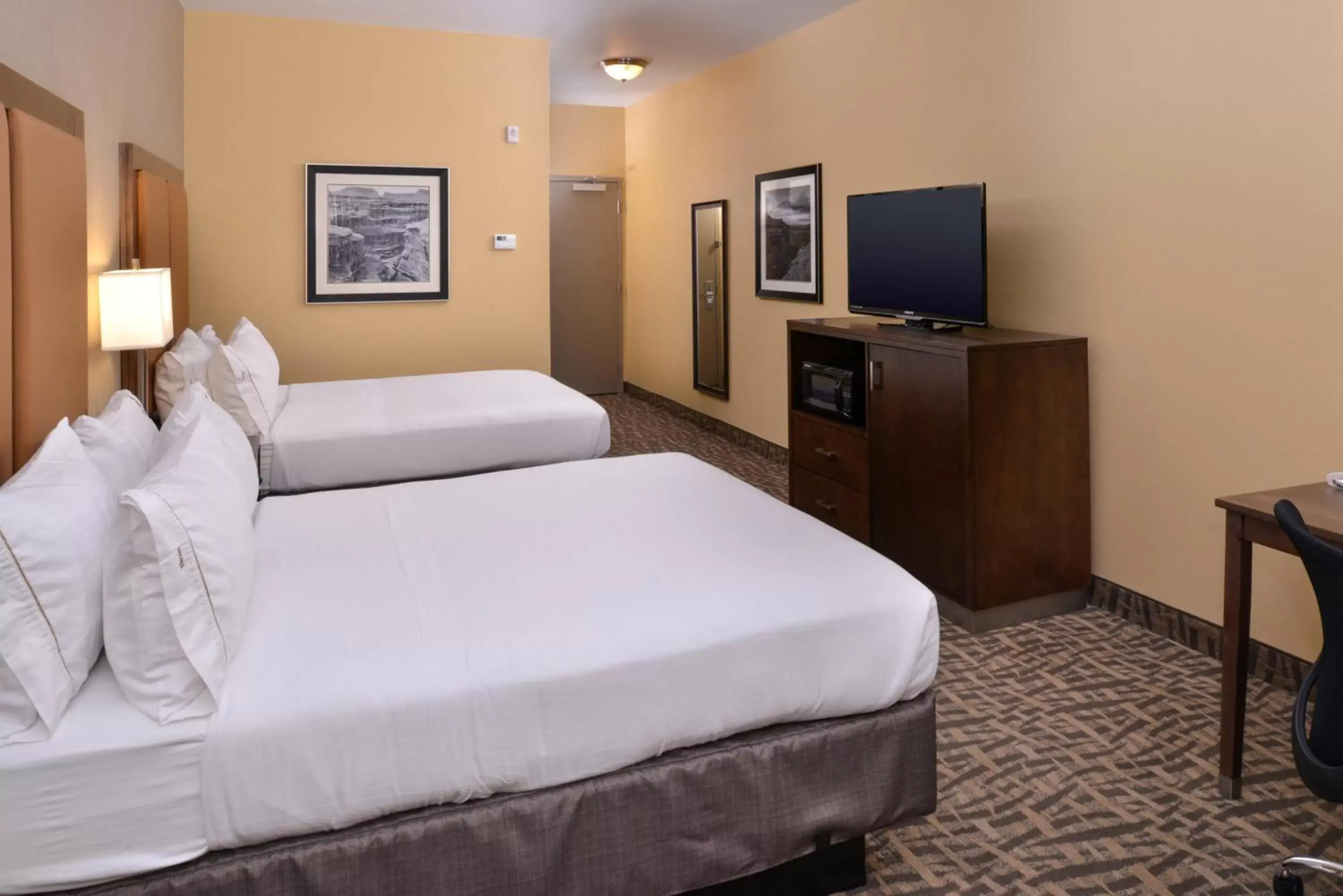 Queen Suite with Two Queen Beds - Communications Accessible in Holiday Inn Express & Suites Page - Lake Powell Area by IHG Queen Suite with Two Queen Beds - Communications Accessible in Holiday Inn Express & Suites Page - Lake Powell Area by IHG