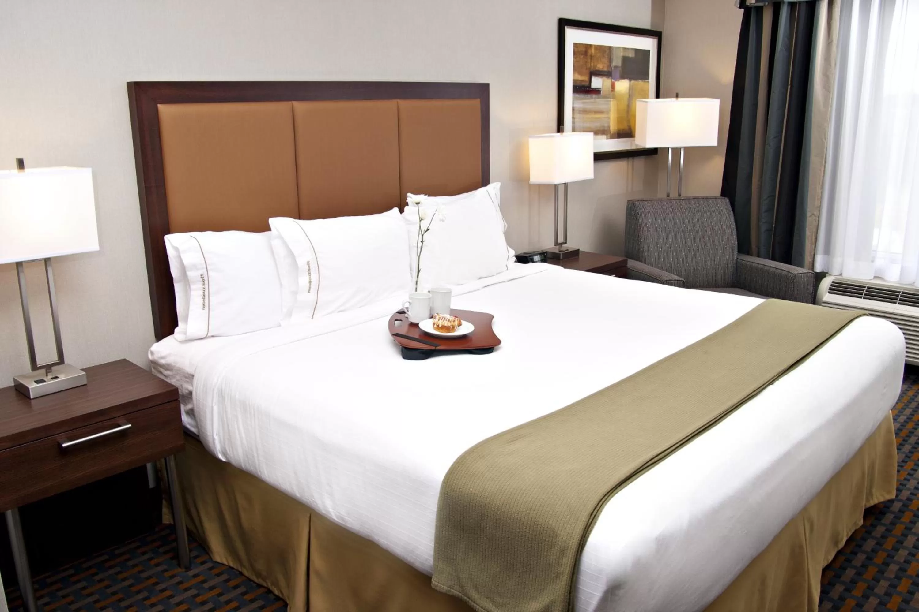 Photo of the whole room, Bed in Holiday Inn Express Pembroke by IHG