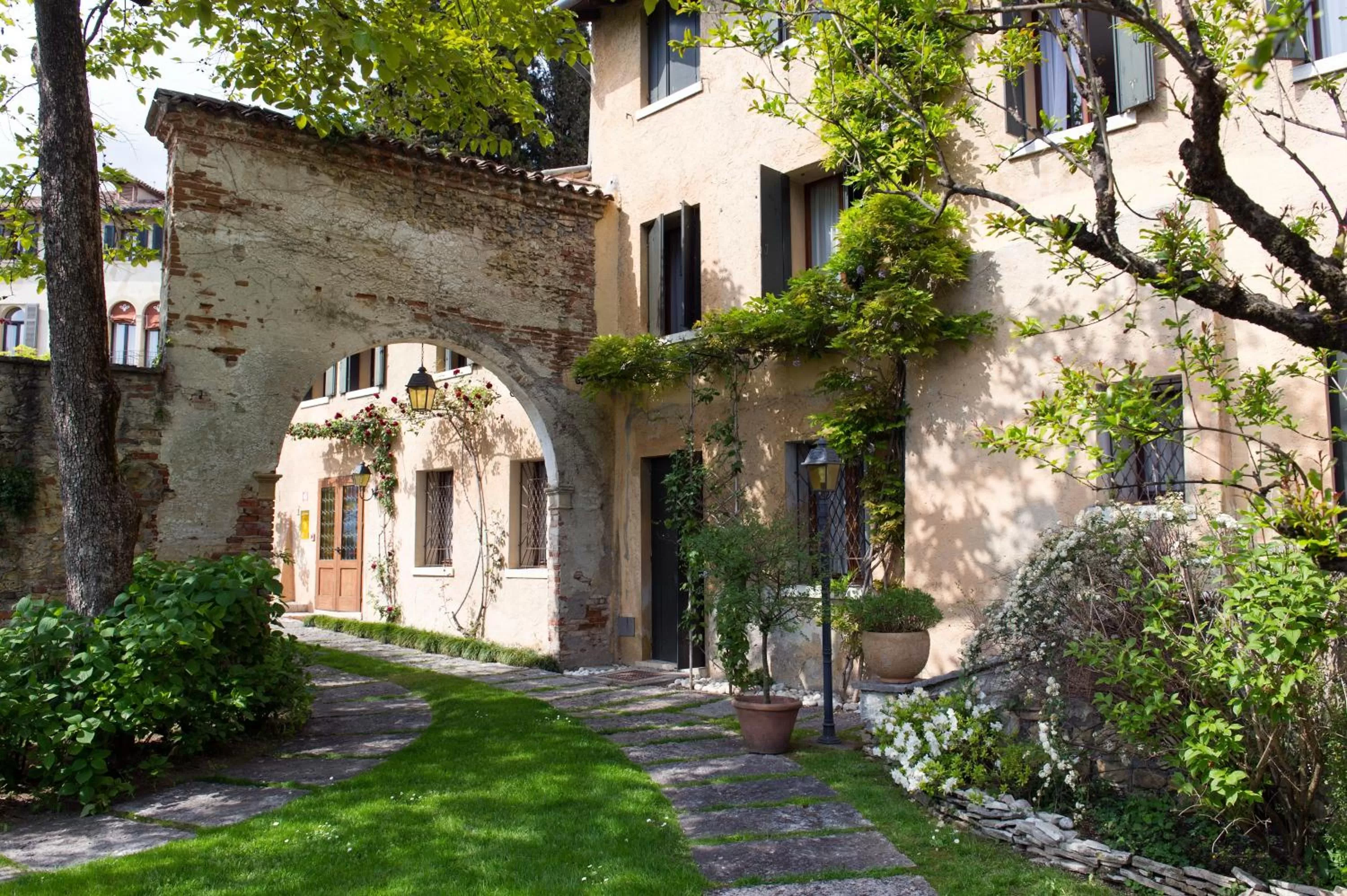 Property building in Hotel Villa Cipriani