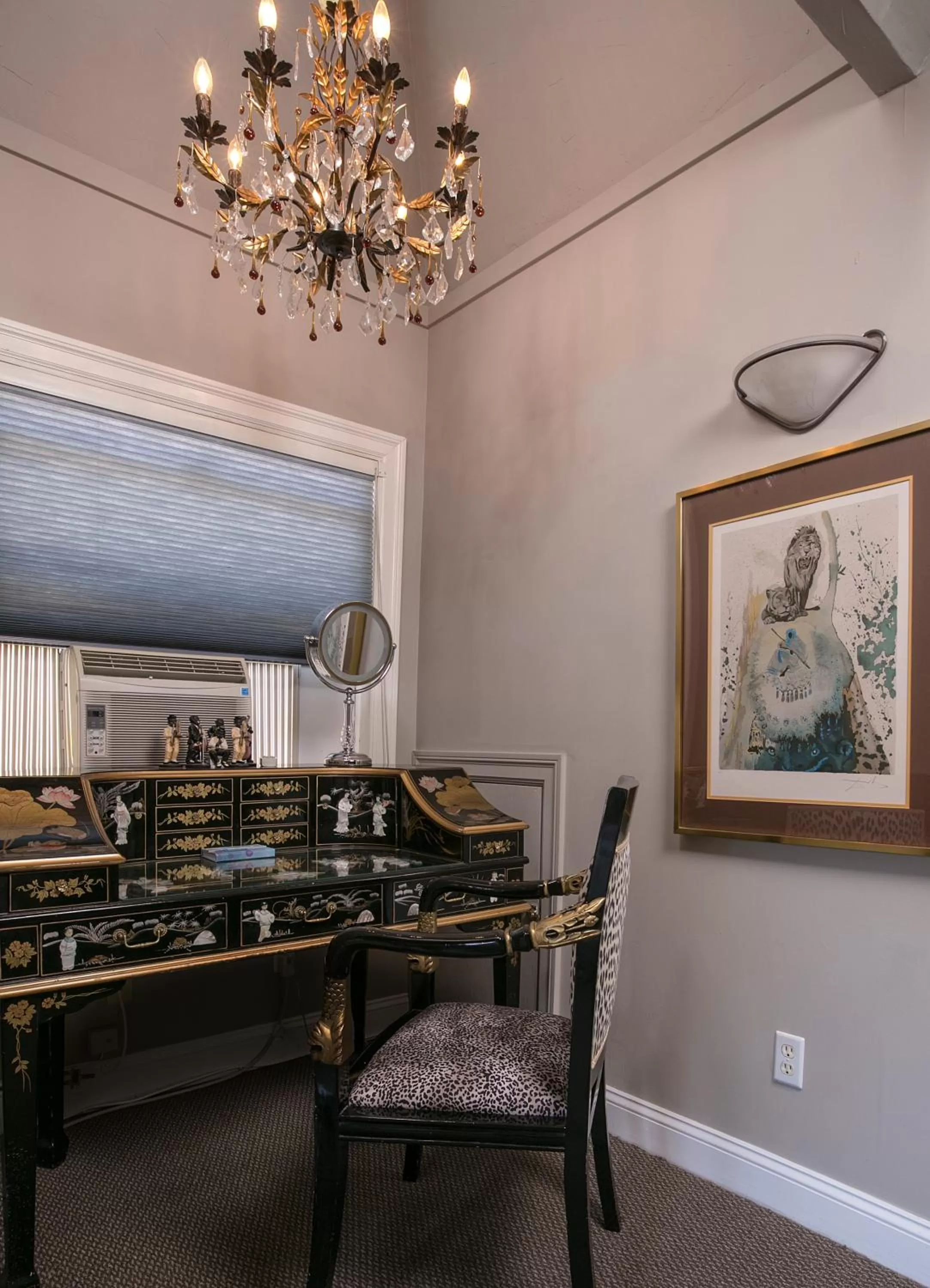 Seating area in Noe's Nest Bed and Breakfast