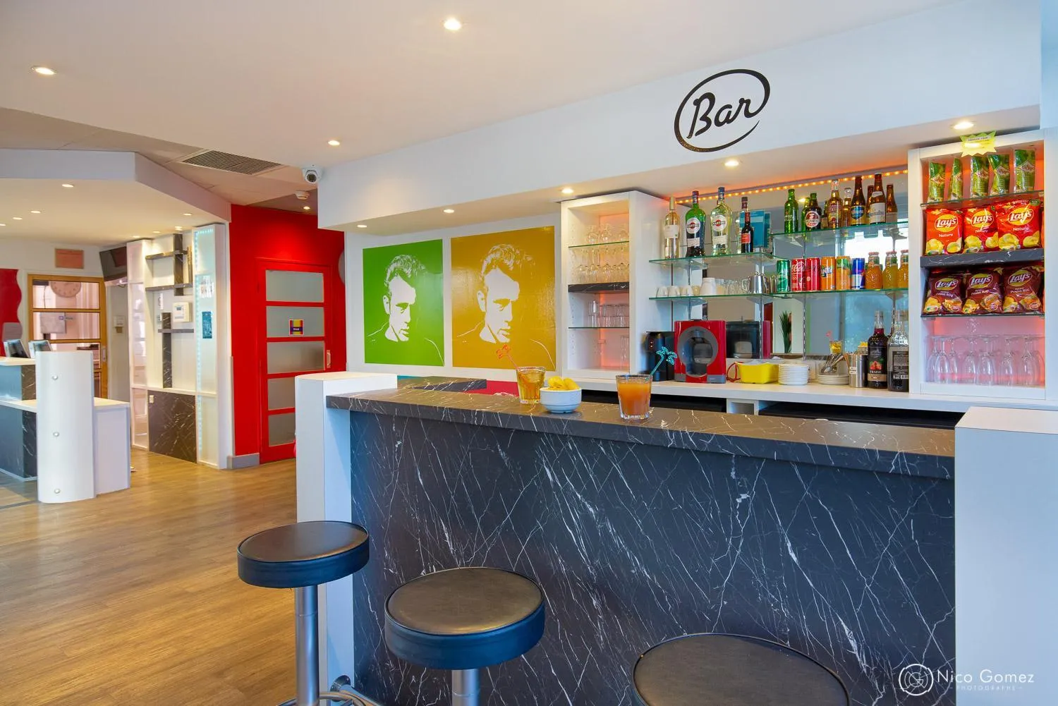 Lounge or bar in ibis Styles Cannes Le Cannet