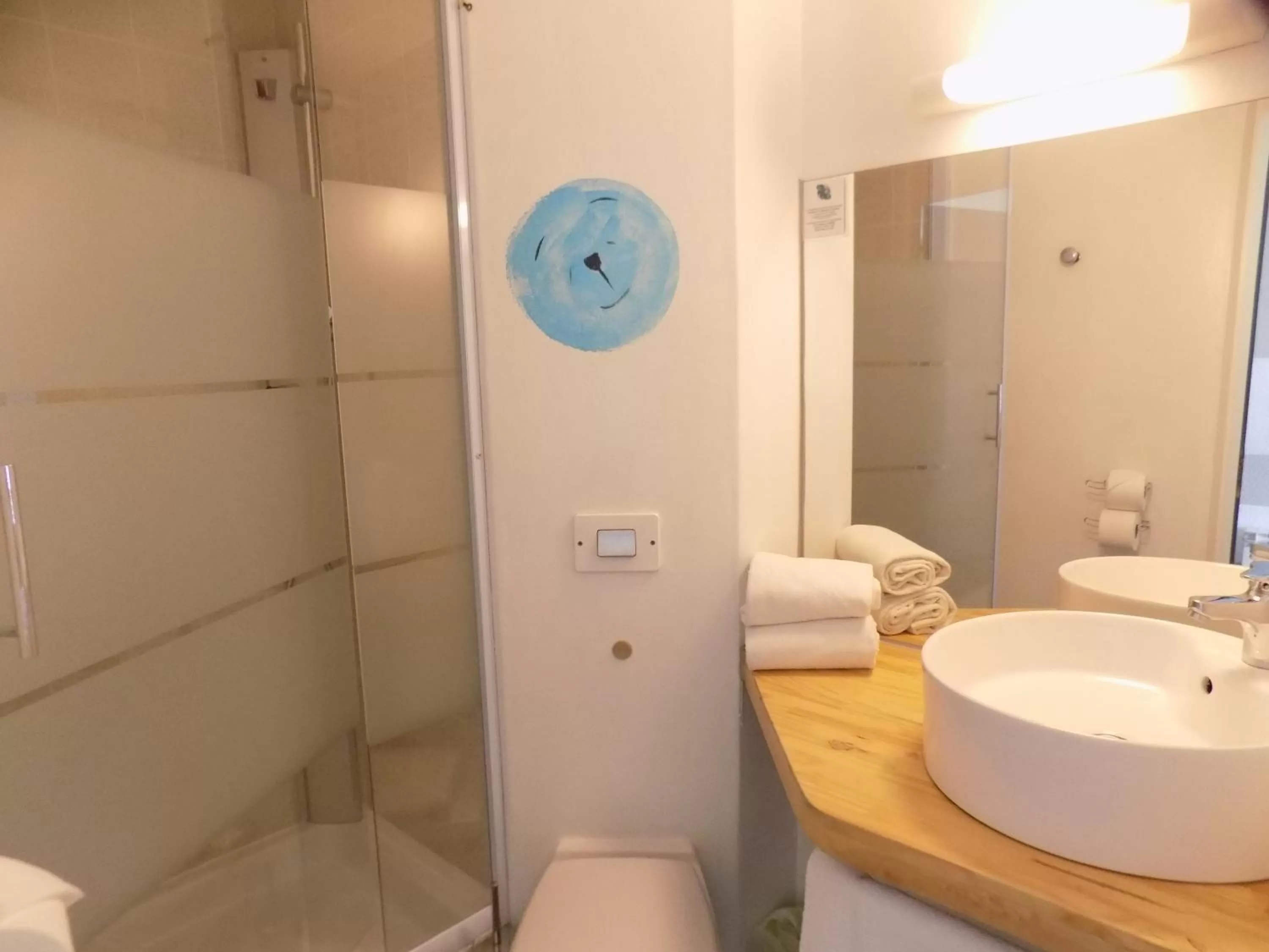 Bathroom in NESTOR HOTEL GAP et Restaurant