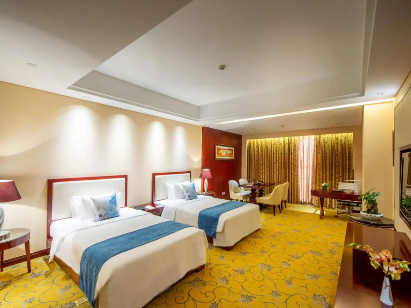 Photo of the whole room, Bed in Howard Johnson Tropical Garden Plaza Kunming Chenggong