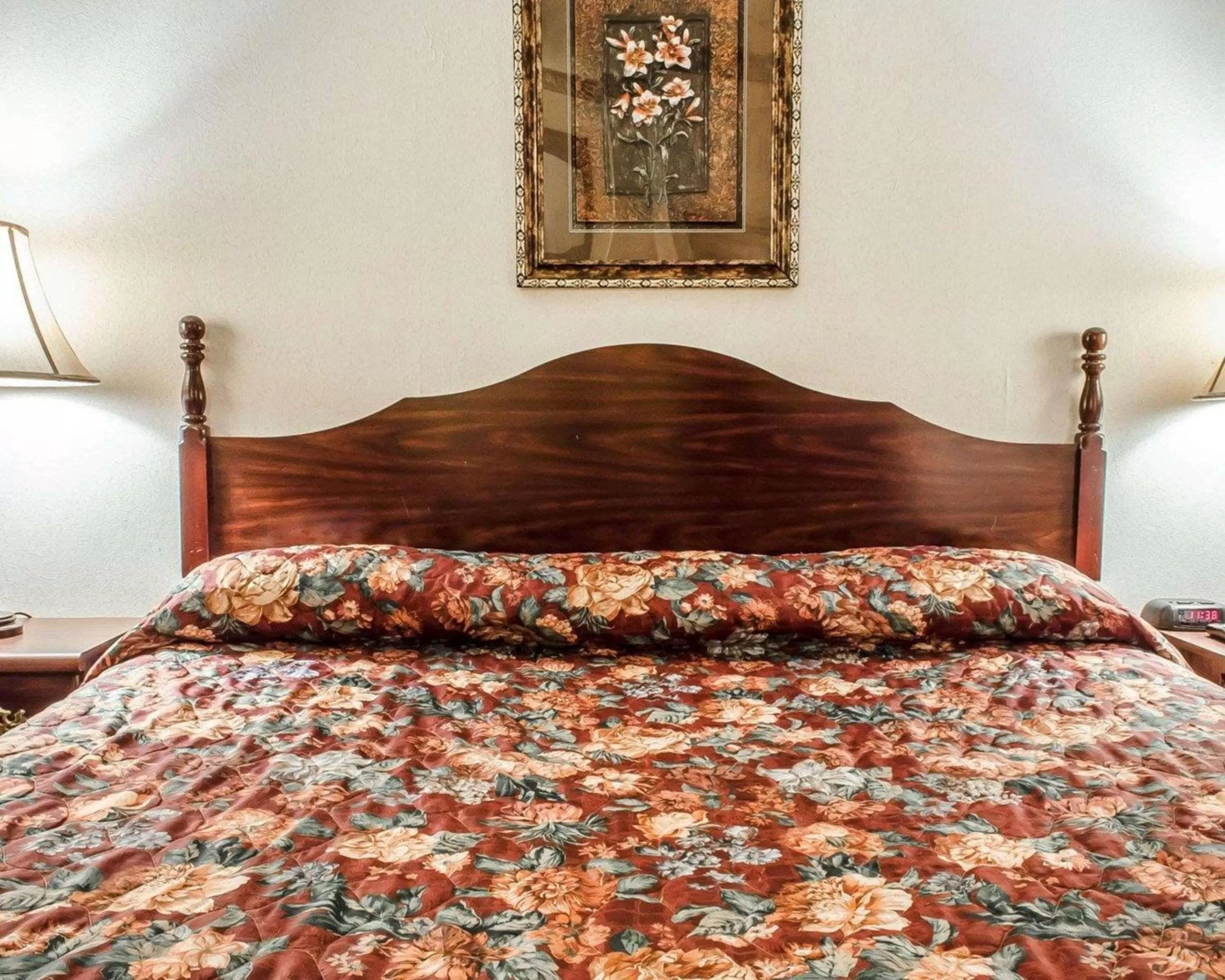 Photo of the whole room, Bed in Econo Lodge Frackville