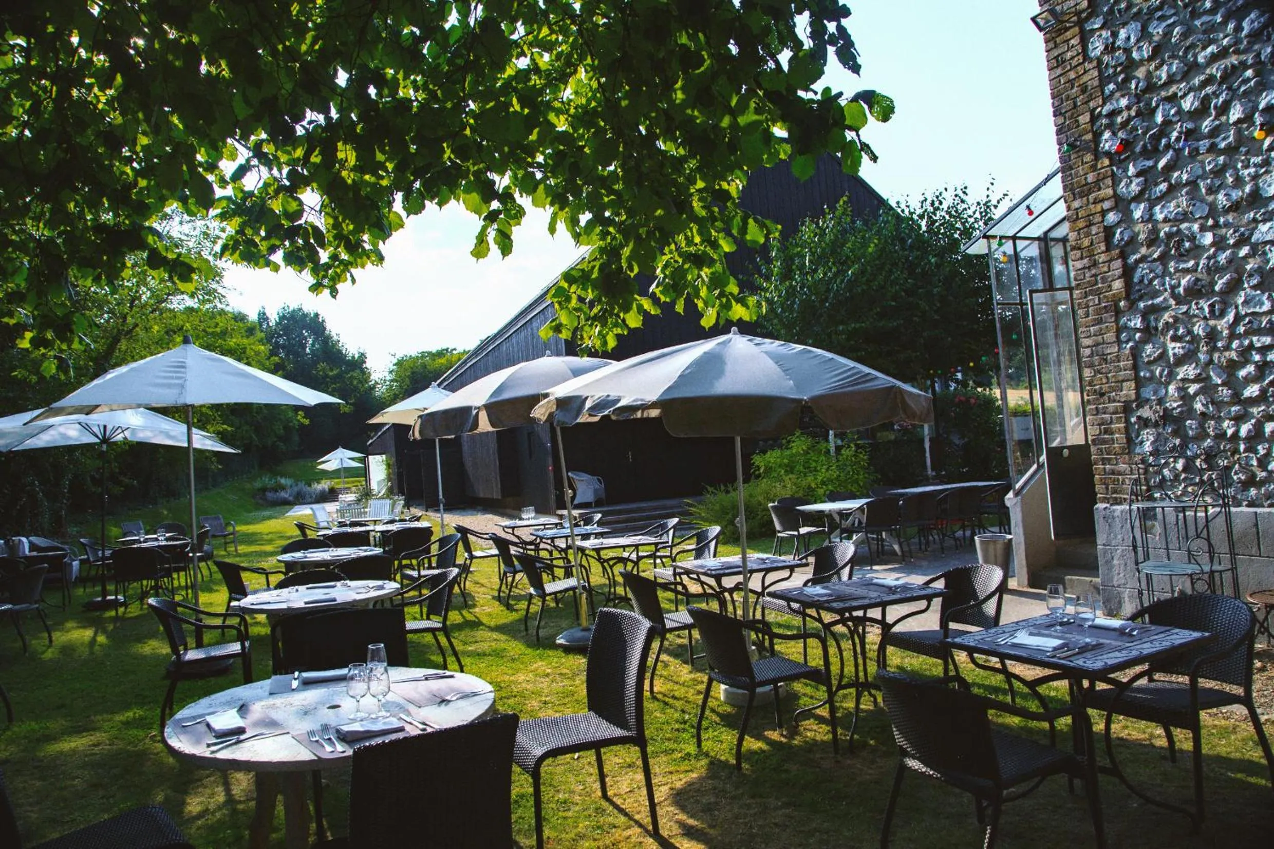 Restaurant/places to eat in Domaine De La Corniche