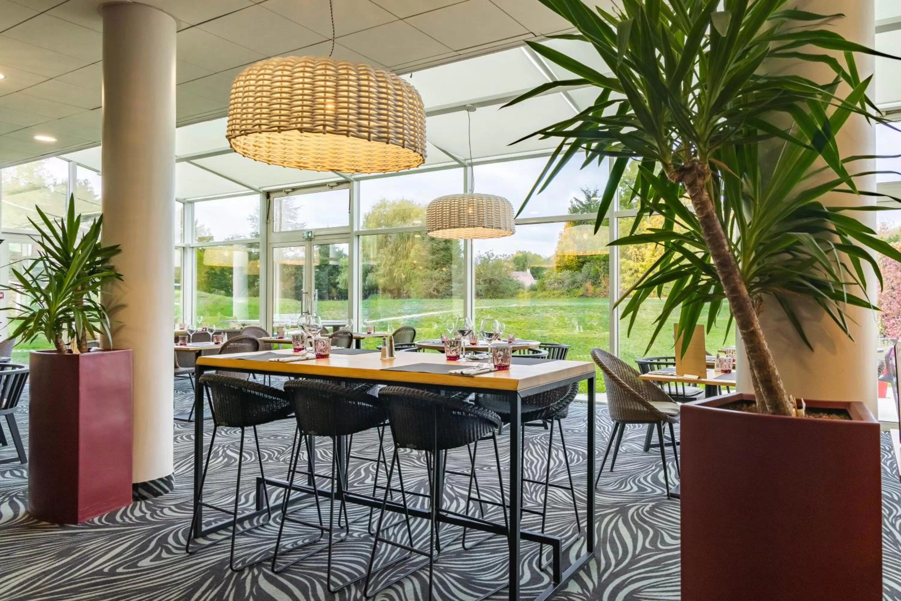 Restaurant/places to eat in Novotel Senart Golf De Greenparc