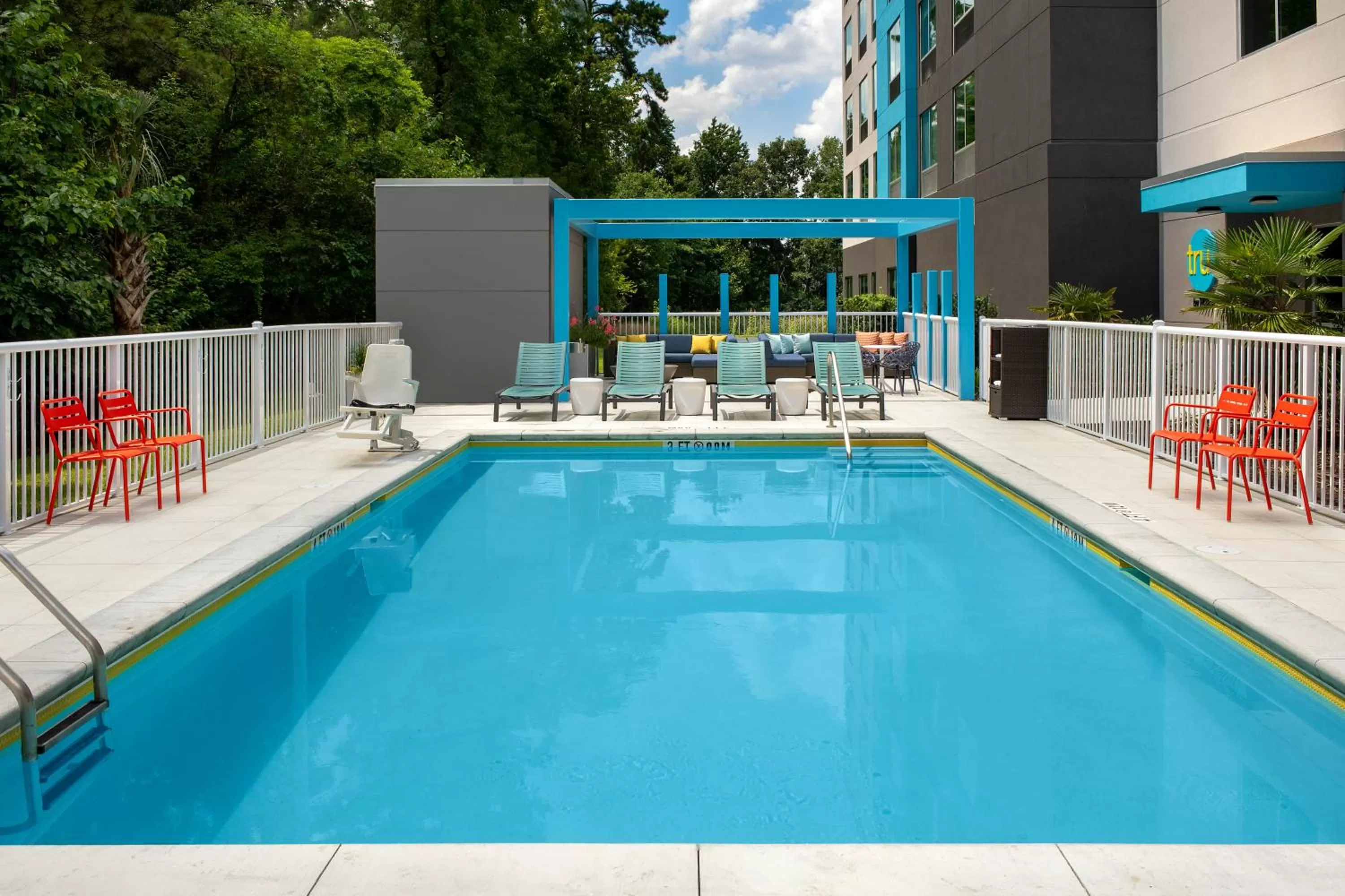 Swimming pool in Tru By Hilton Charleston Ashley Phosphate, Sc