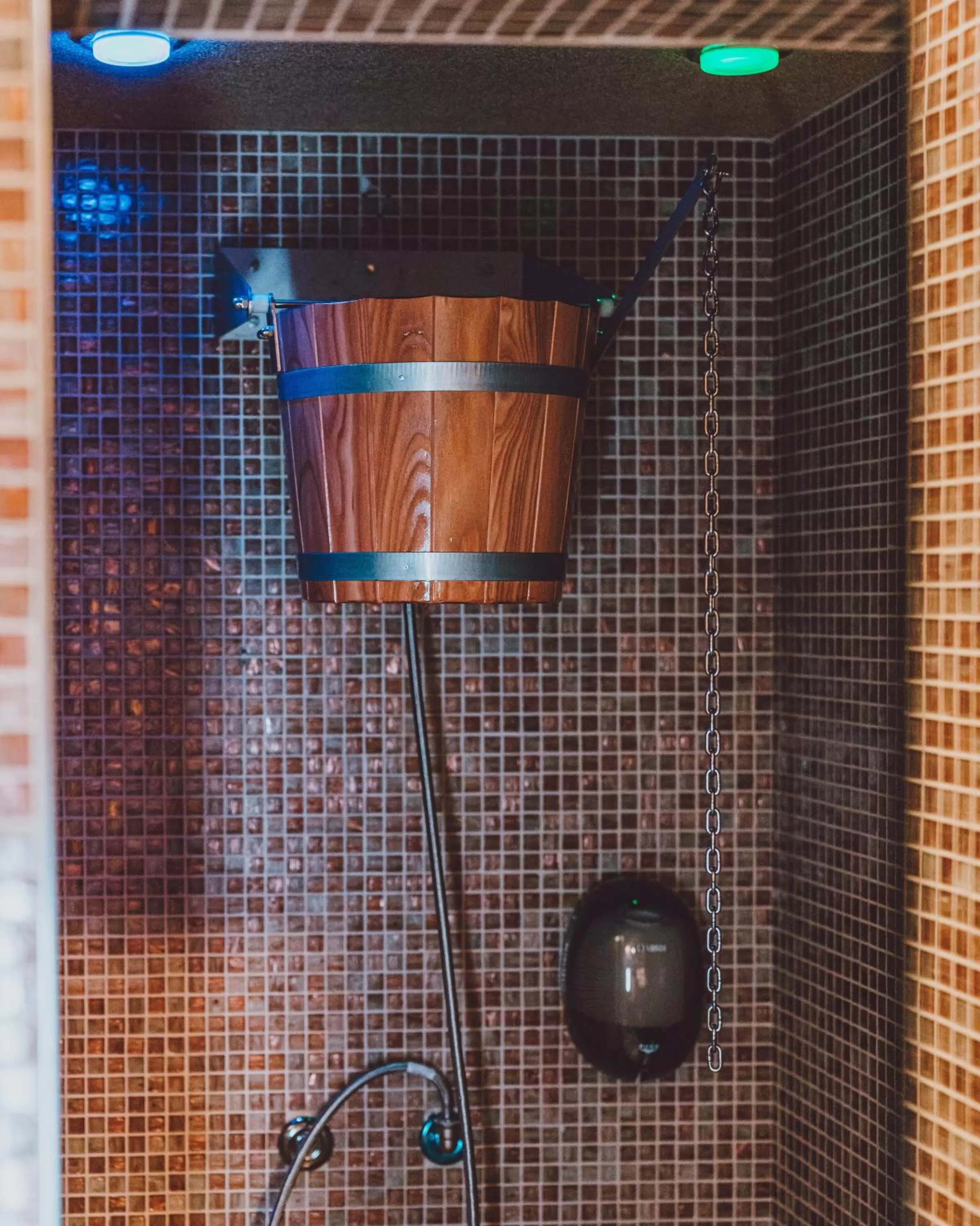 Shower in Emerald Hotel