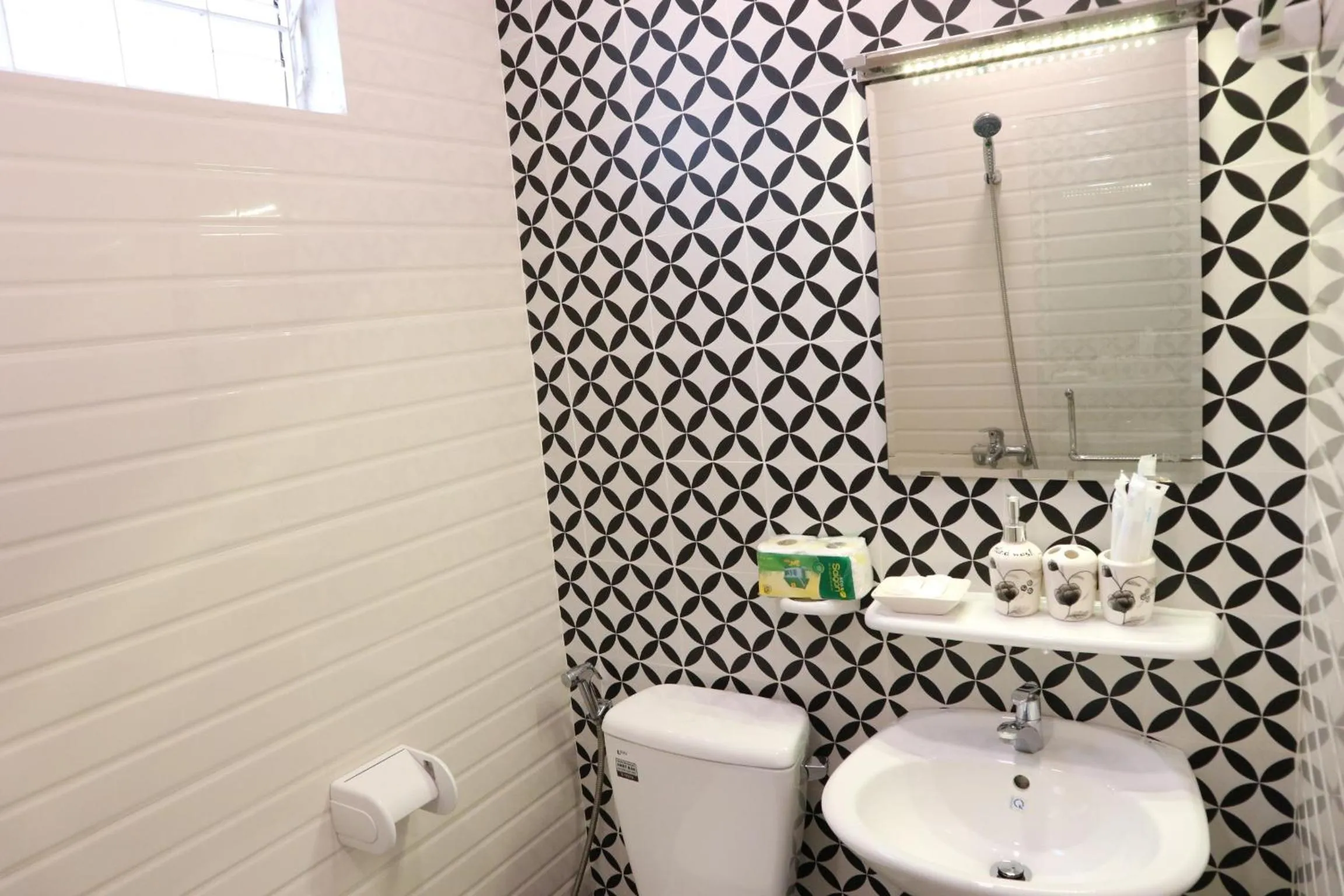 Toilet in Long Hostel