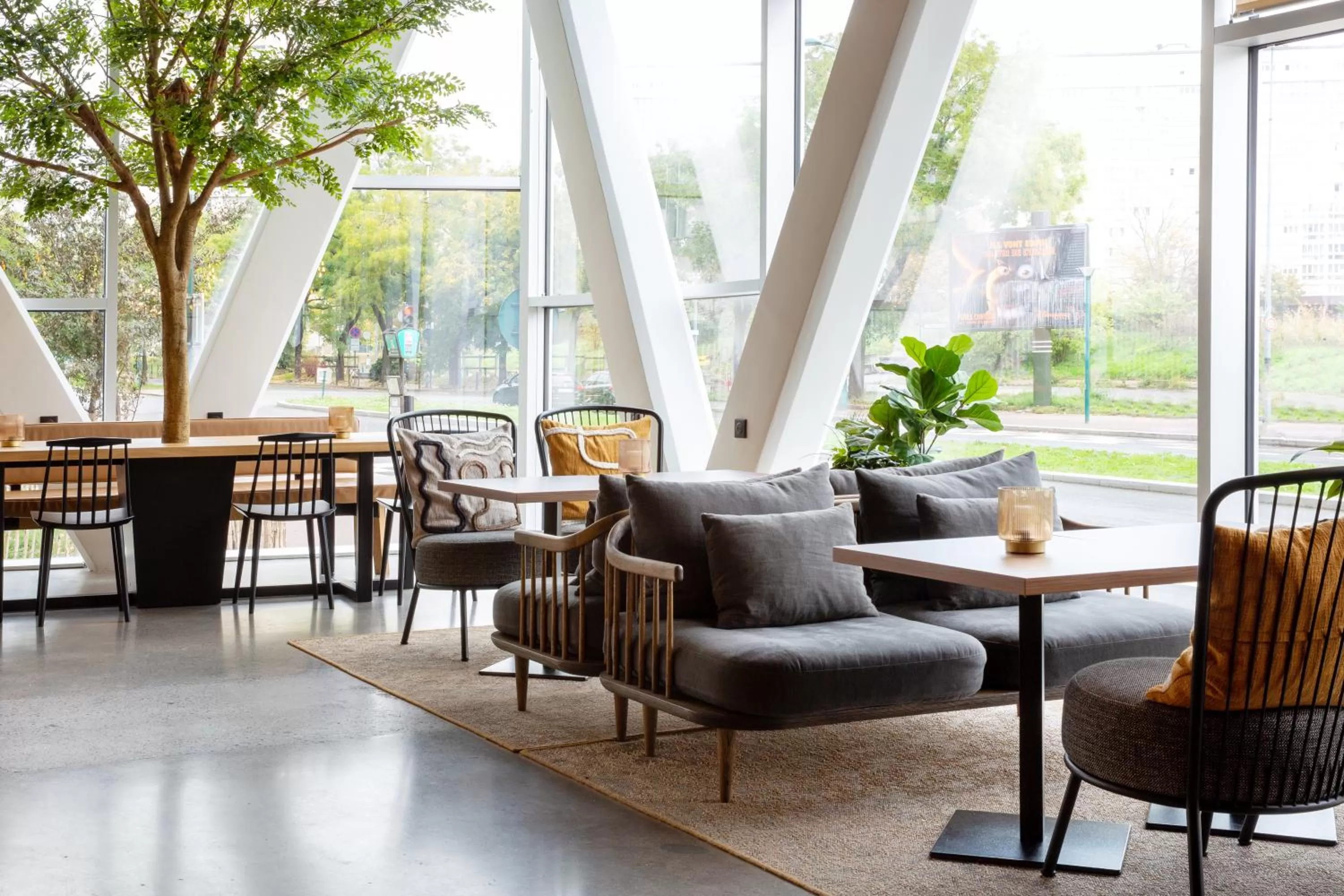 Lounge or bar in Best Western M-Treize Paris Asnieres