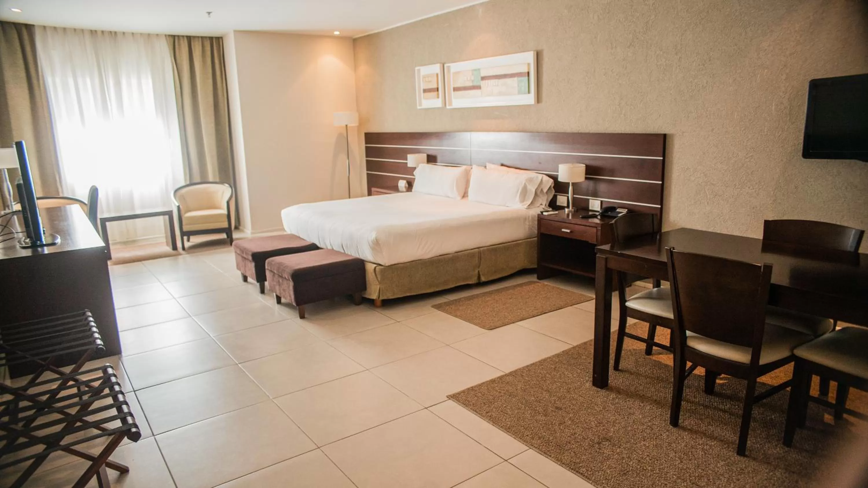 Photo of the whole room, Bed in Orfeo Suites Cordoba