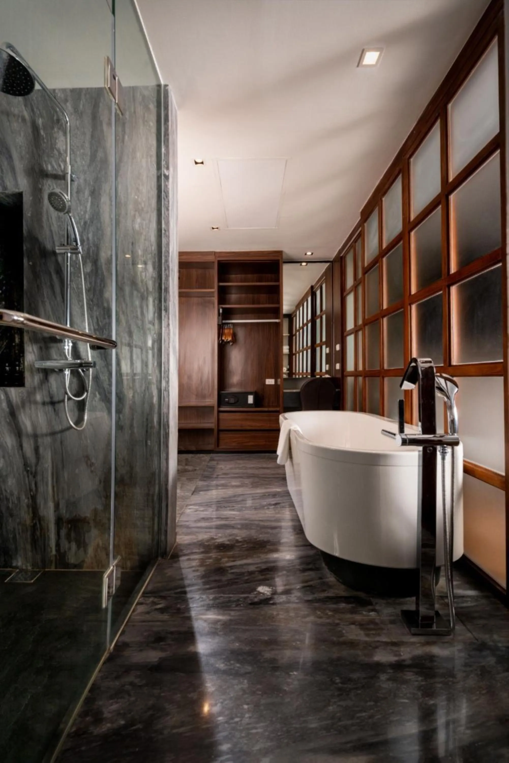 Shower in Sanae' Hotel Nimman