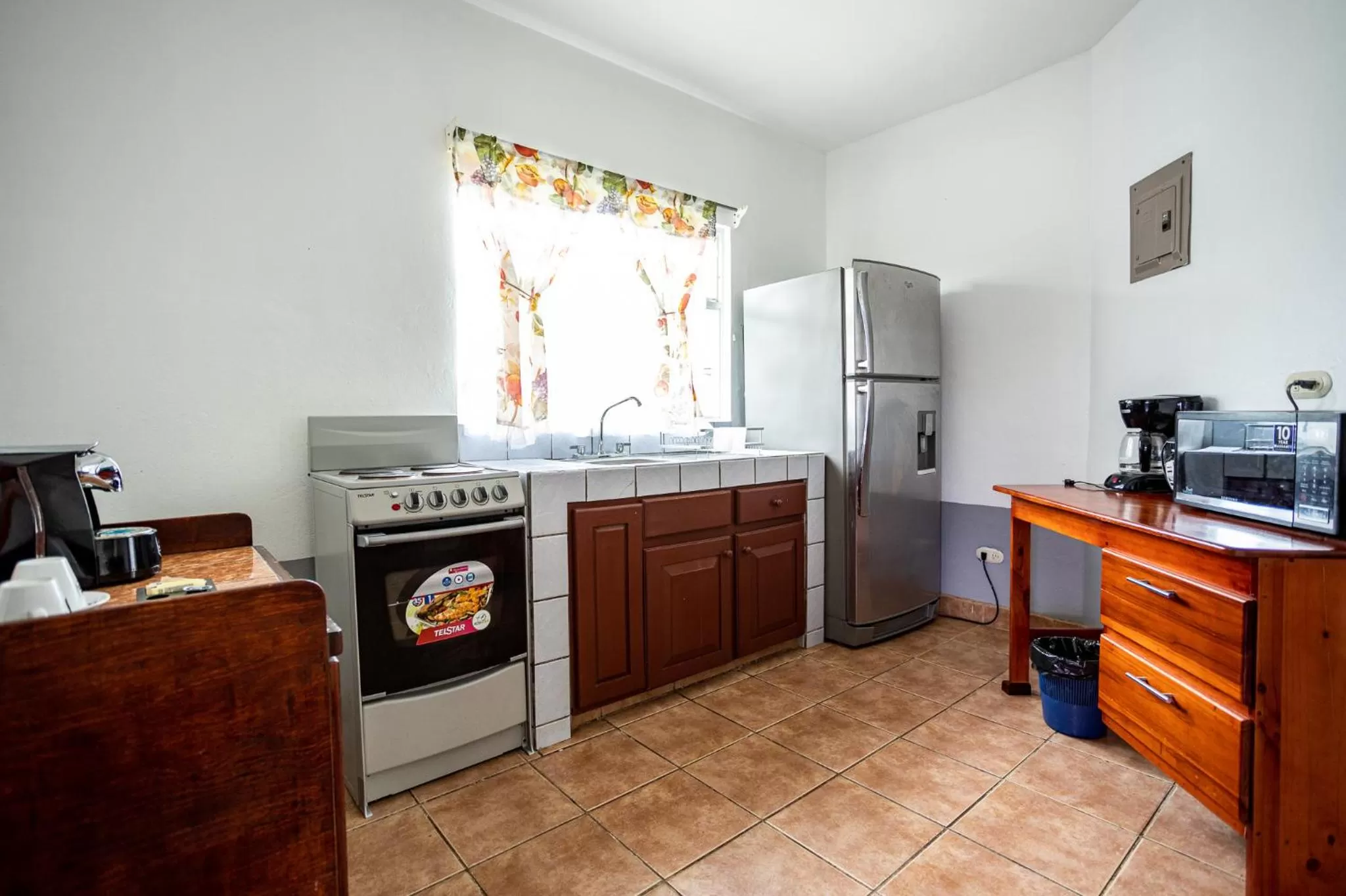 Coffee/tea facilities, Kitchen/Kitchenette in Hotel El Rancho