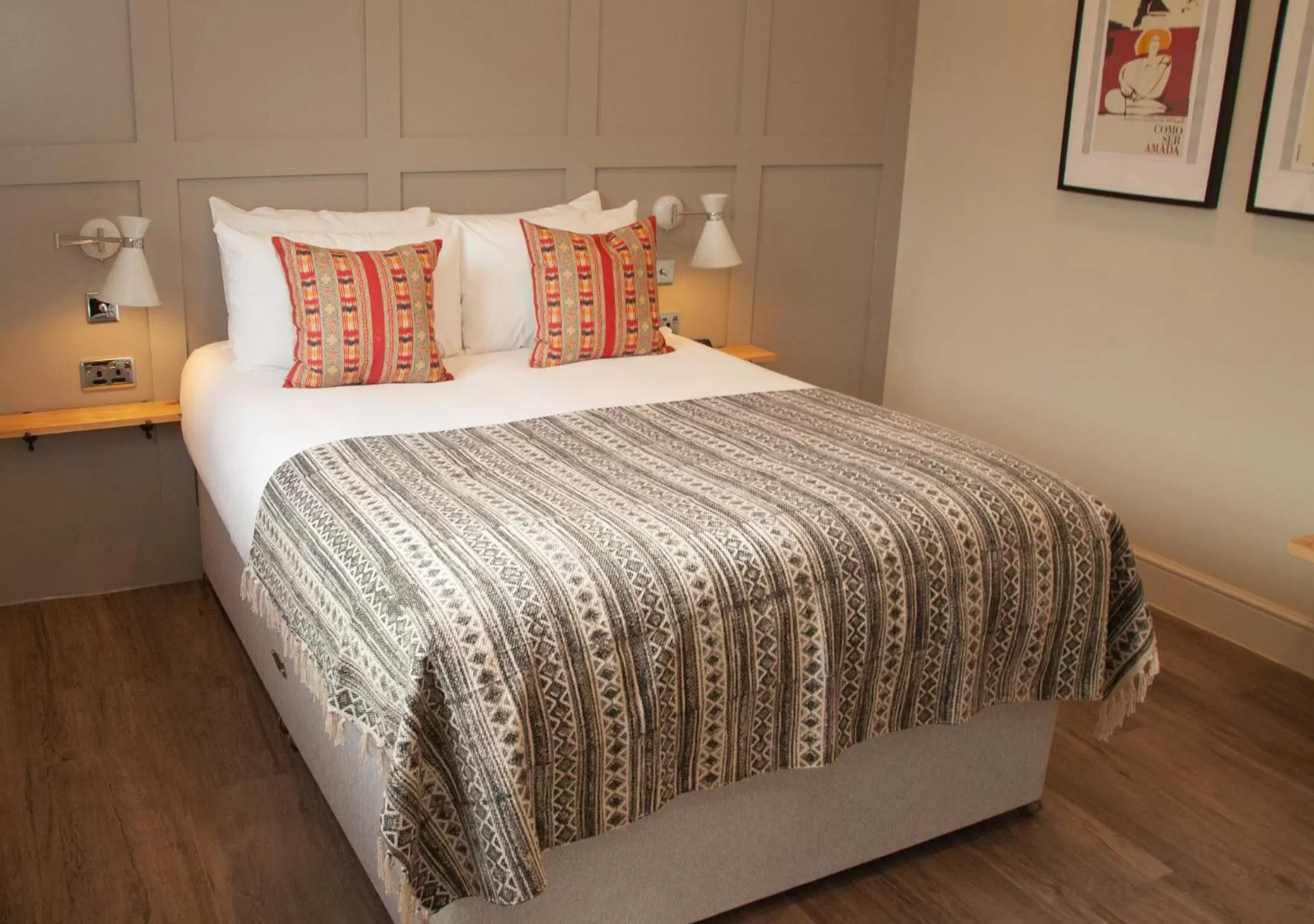 Bedroom, Bed in The Kings Arms Hotel