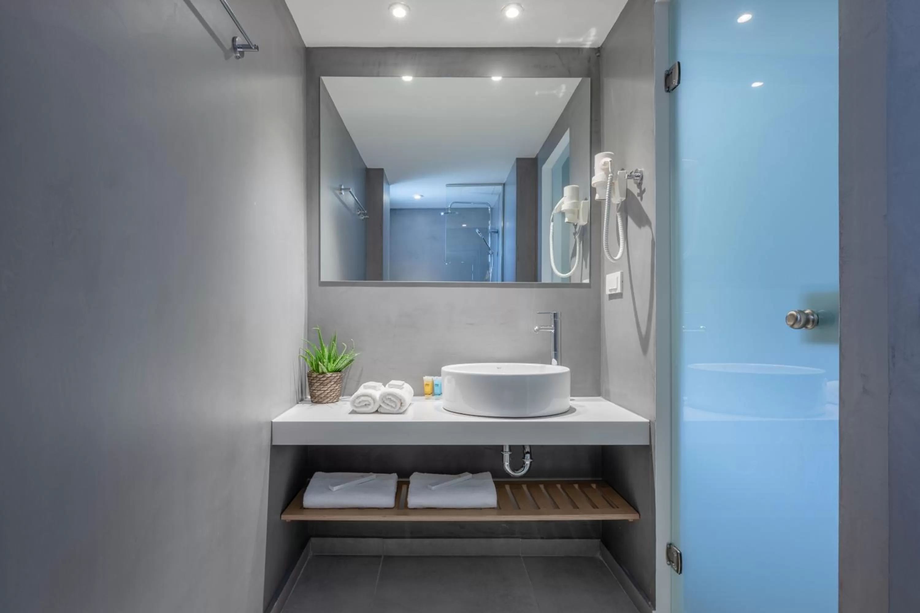 Bathroom in Hotel Avra by Smile hotels - Free Airport Shuttle