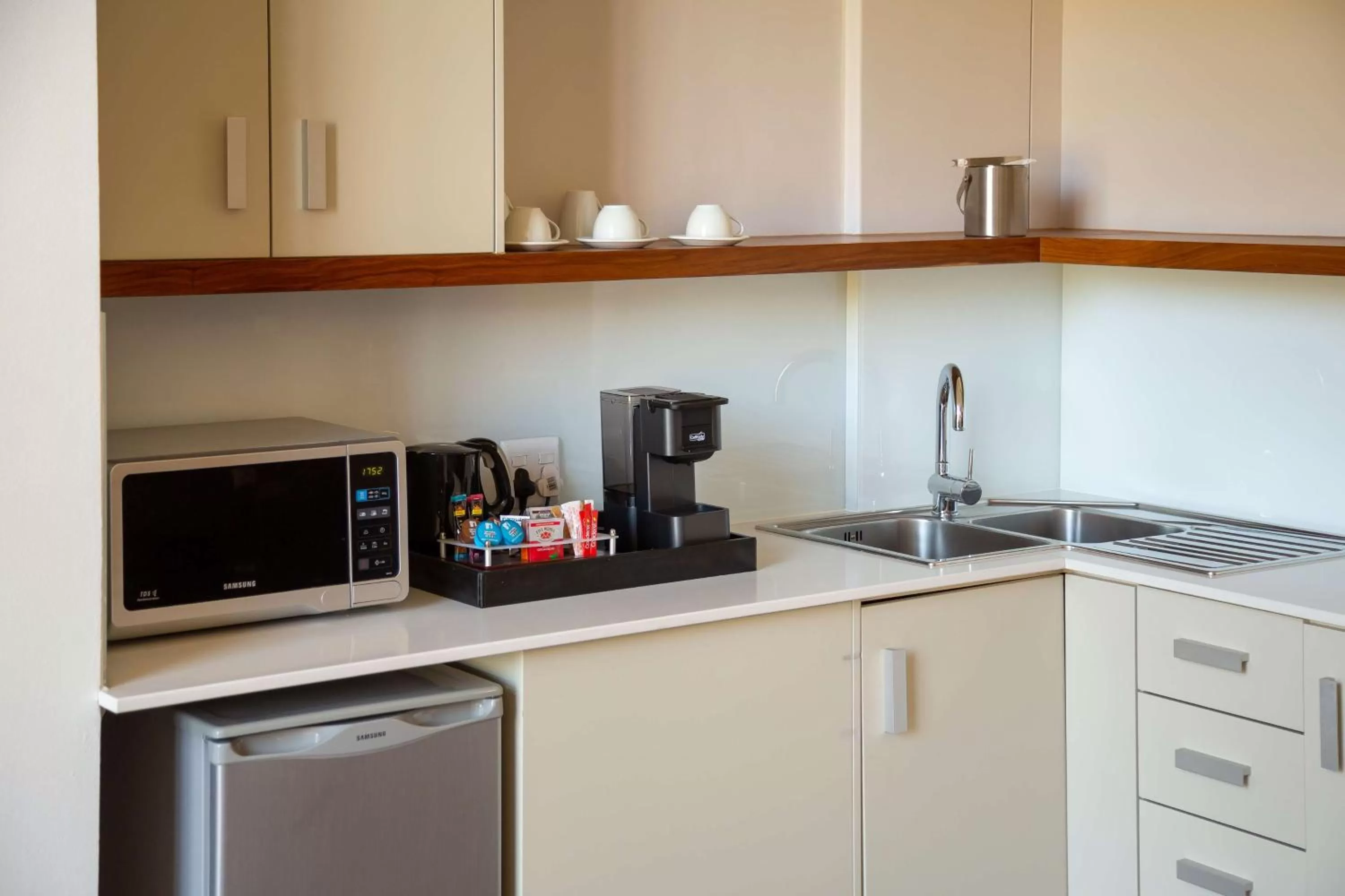 Kitchen or kitchenette in DoubleTree by Hilton Cape Town Upper Eastside