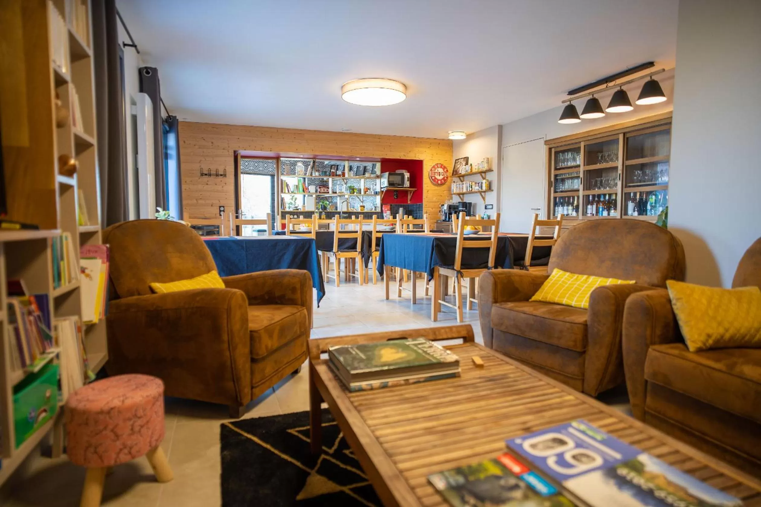 Communal lounge/ TV room in Le jardin des 4 saisons