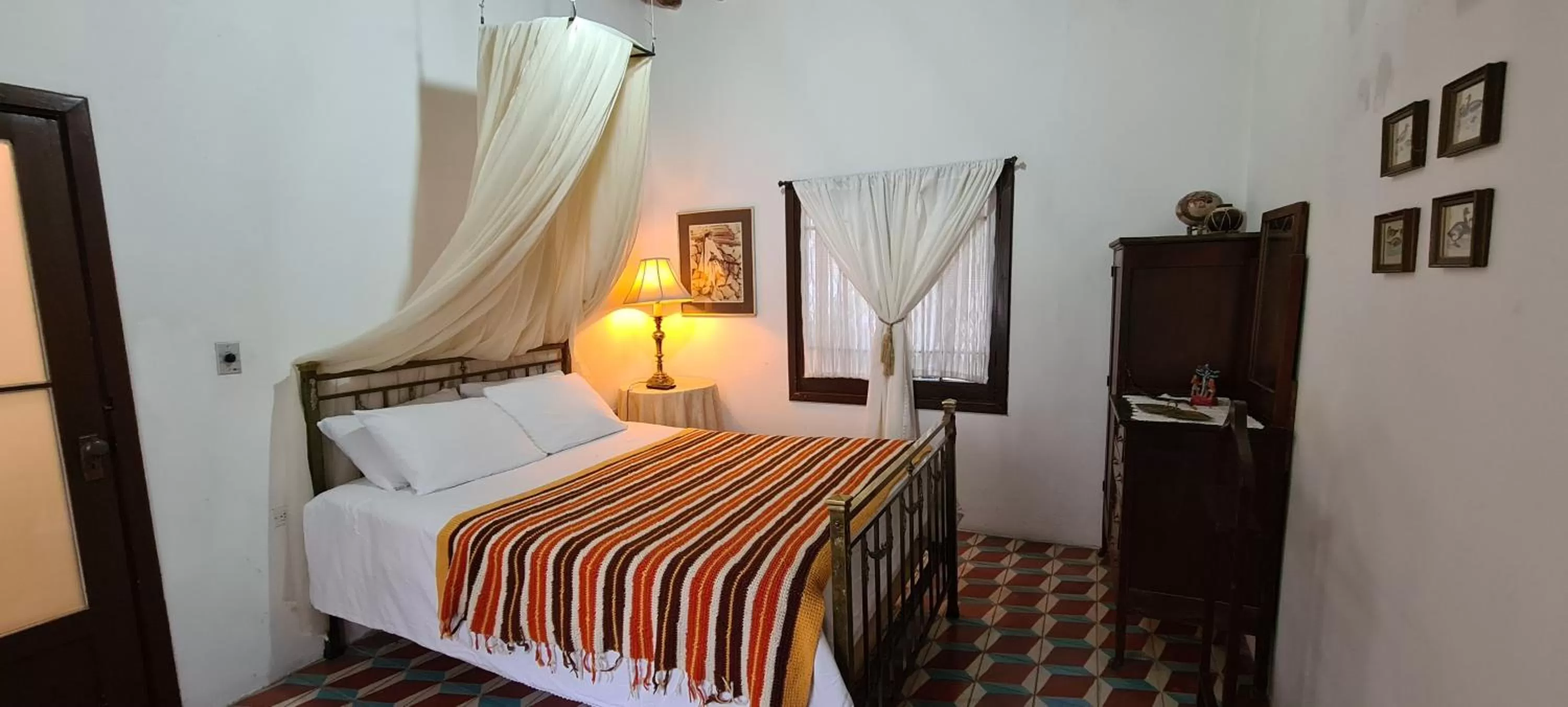 Photo of the whole room, Bed in San Felipe el Real