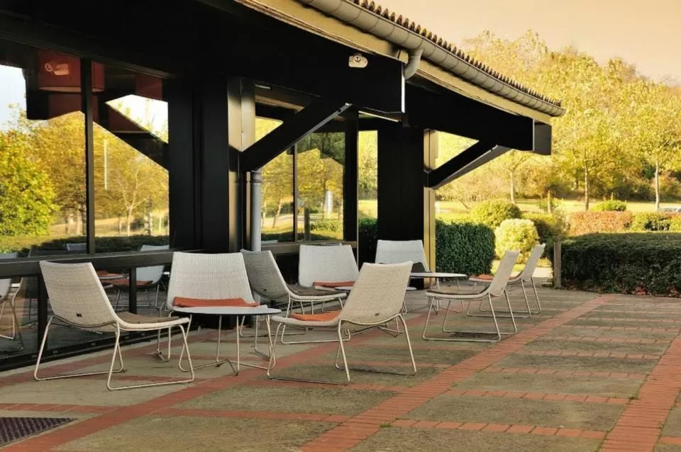 Balcony/Terrace in Relais Fasthotel Port Lauragais