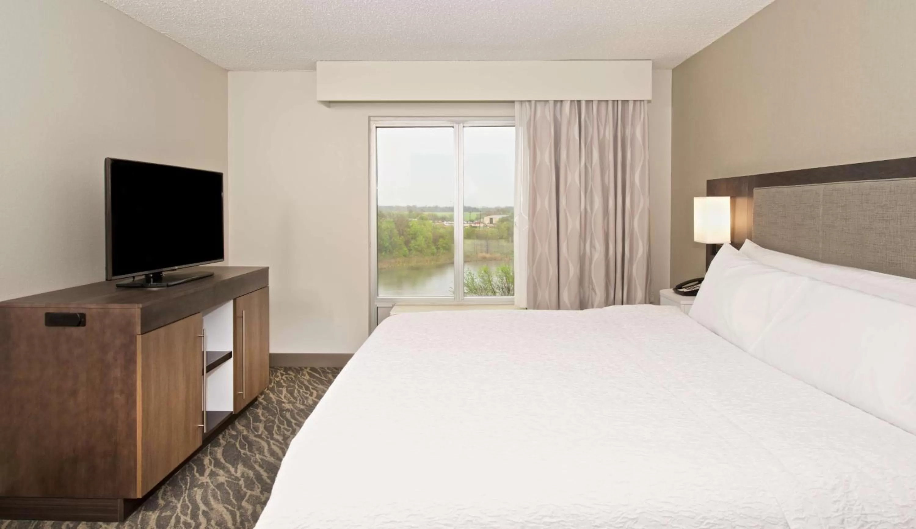 Bedroom, Bed in Hampton Inn & Suites N Ft Worth-Alliance Airport