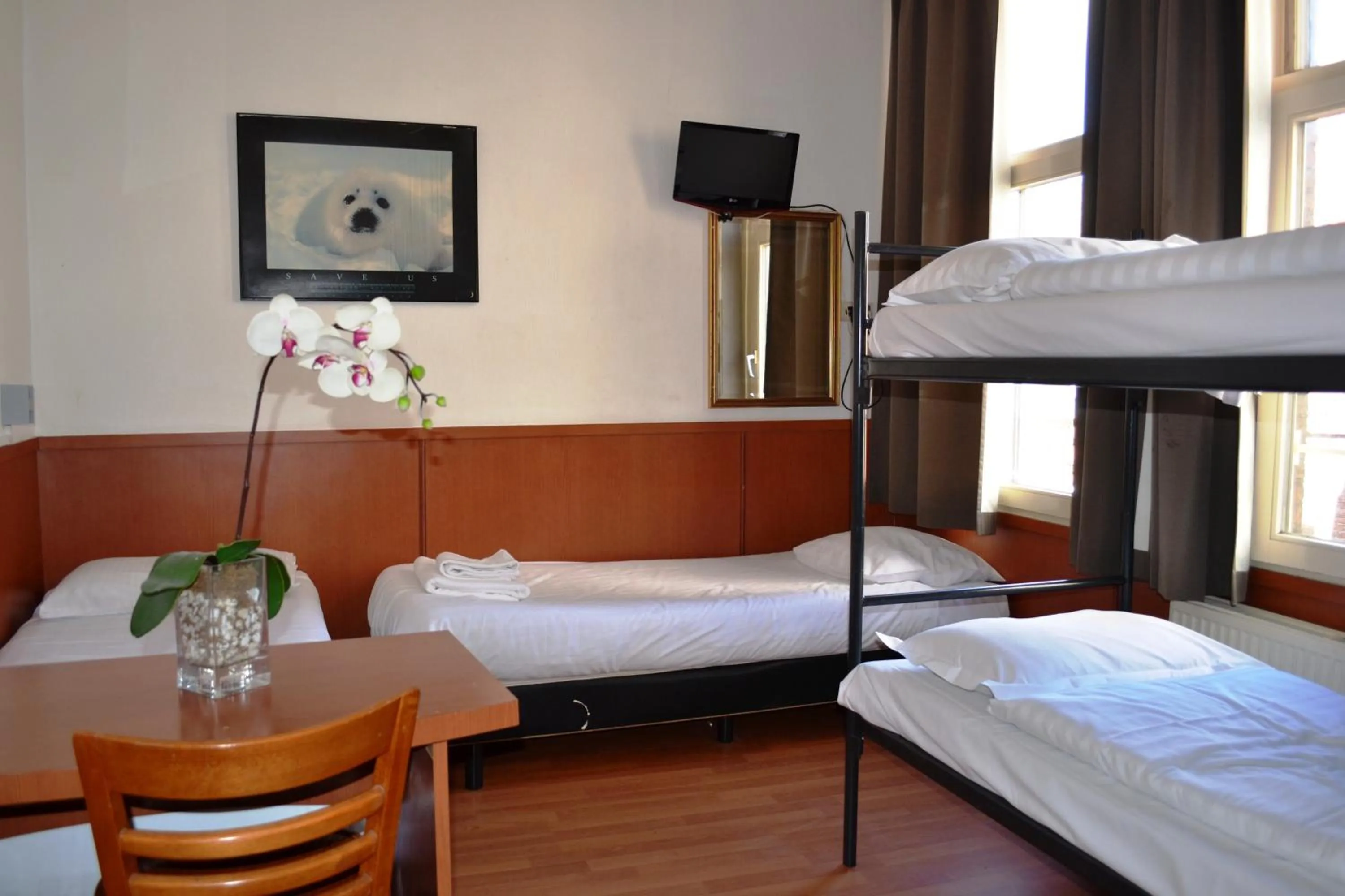 Bed in Hotel Continental Amsterdam