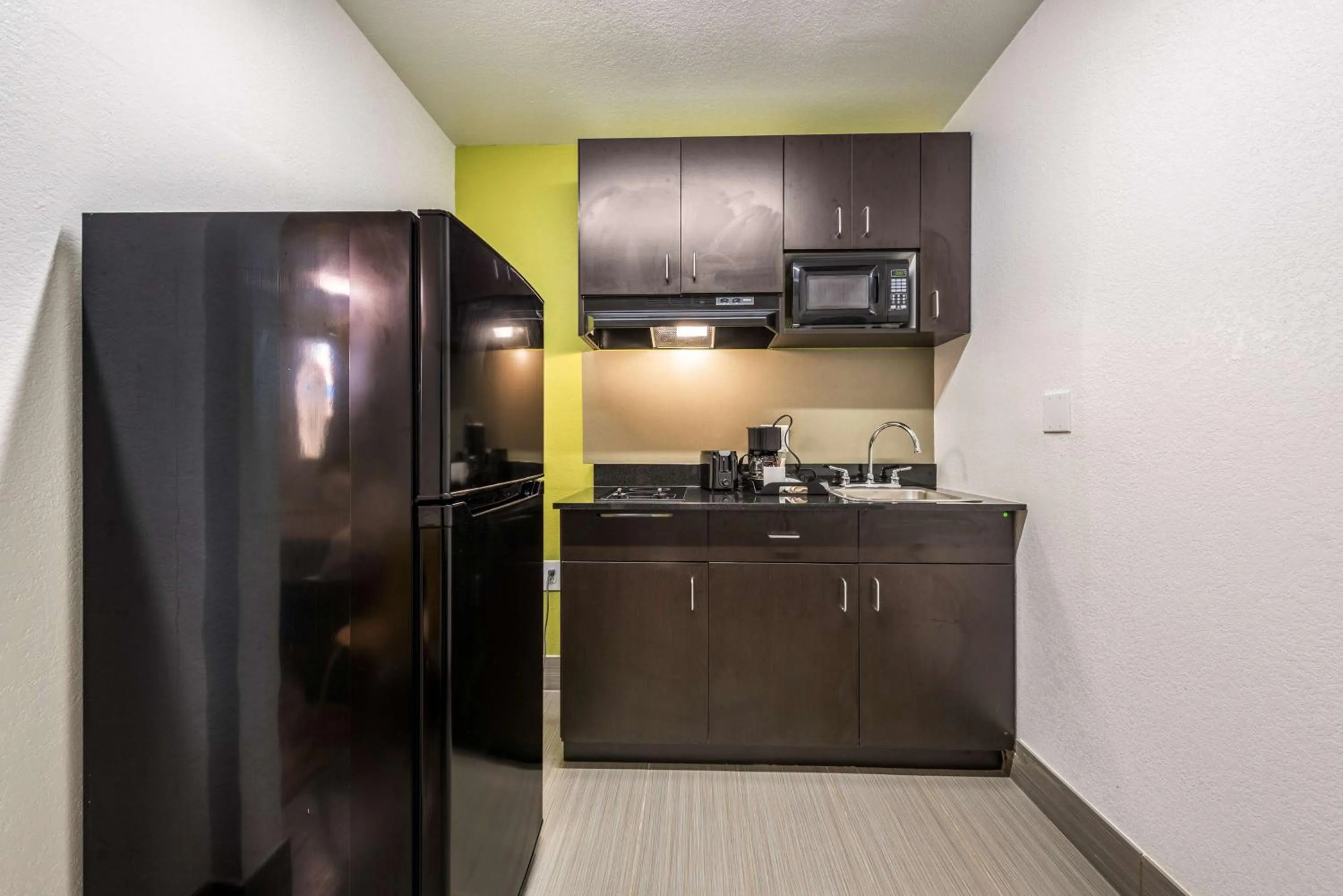 Photo of the whole room in Studio 6-Monroe, LA - Hwy 165