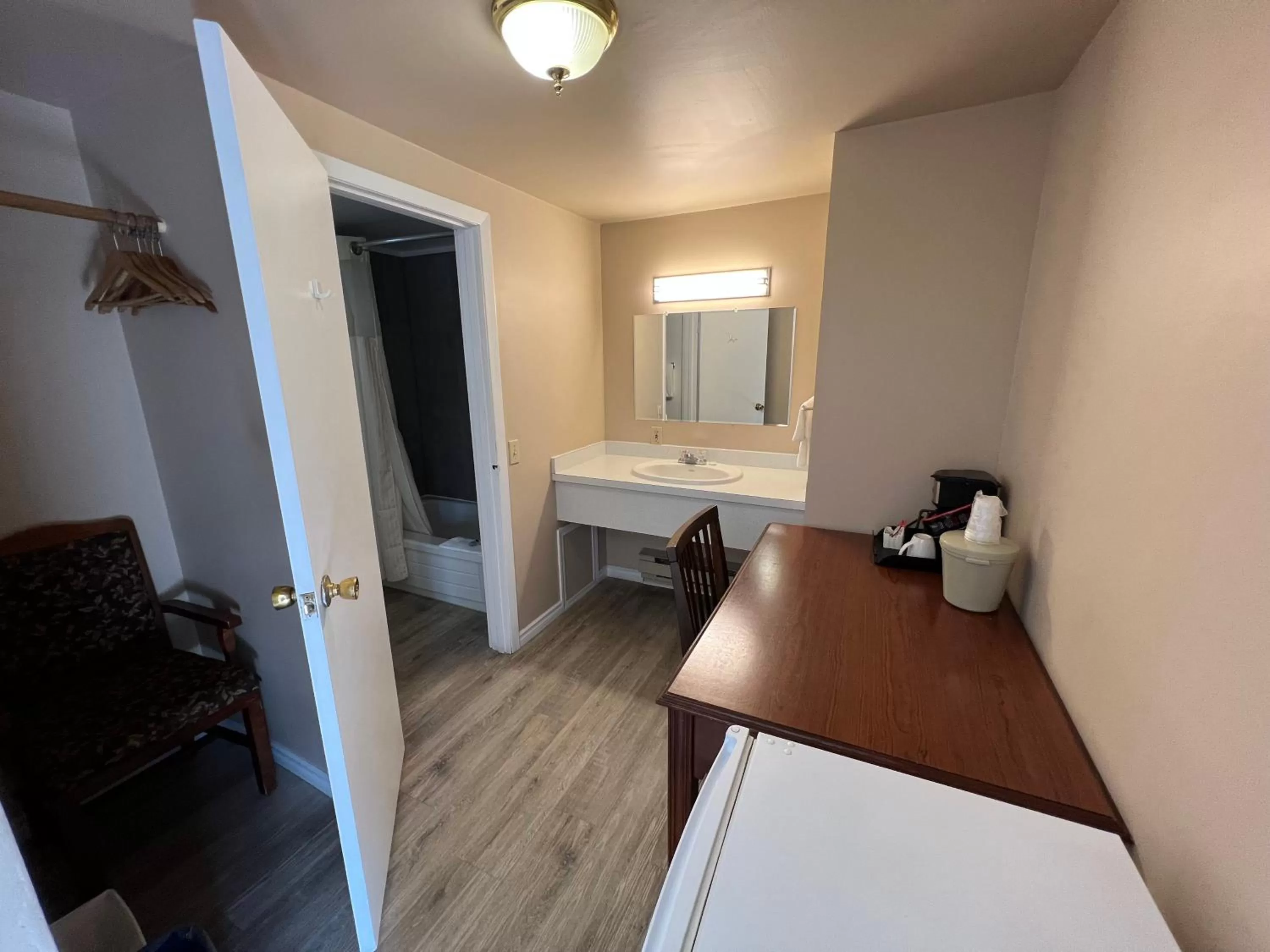 Bathroom, Bed in Villa Motel