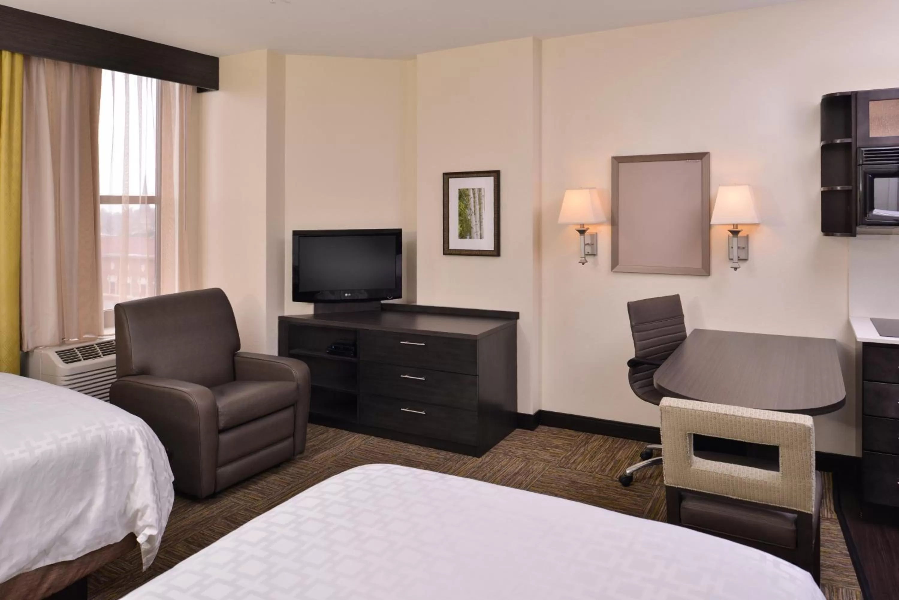 Photo of the whole room, Bed in Candlewood Suites Terre Haute by IHG