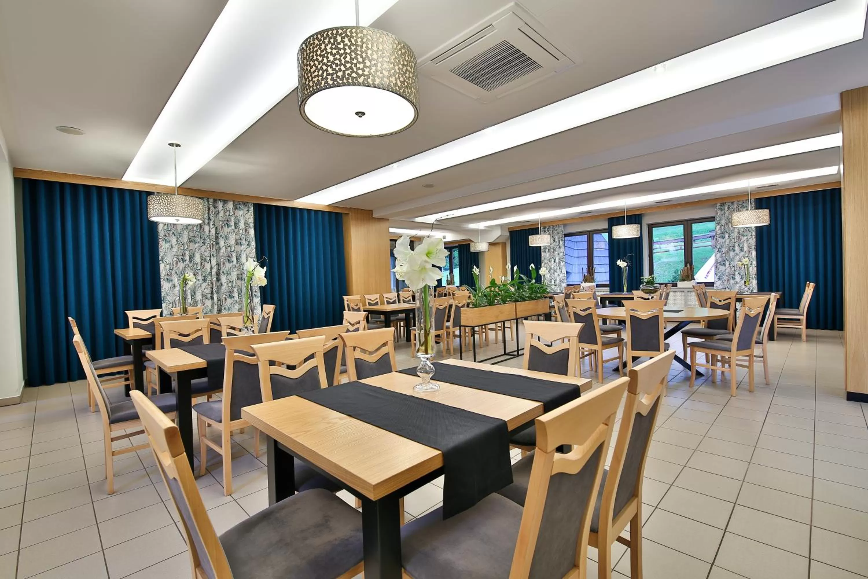 Restaurant/places to eat in Hotel Kompleks Beskid z basenem i stokiem narciarskim - blisko Babiej Góry