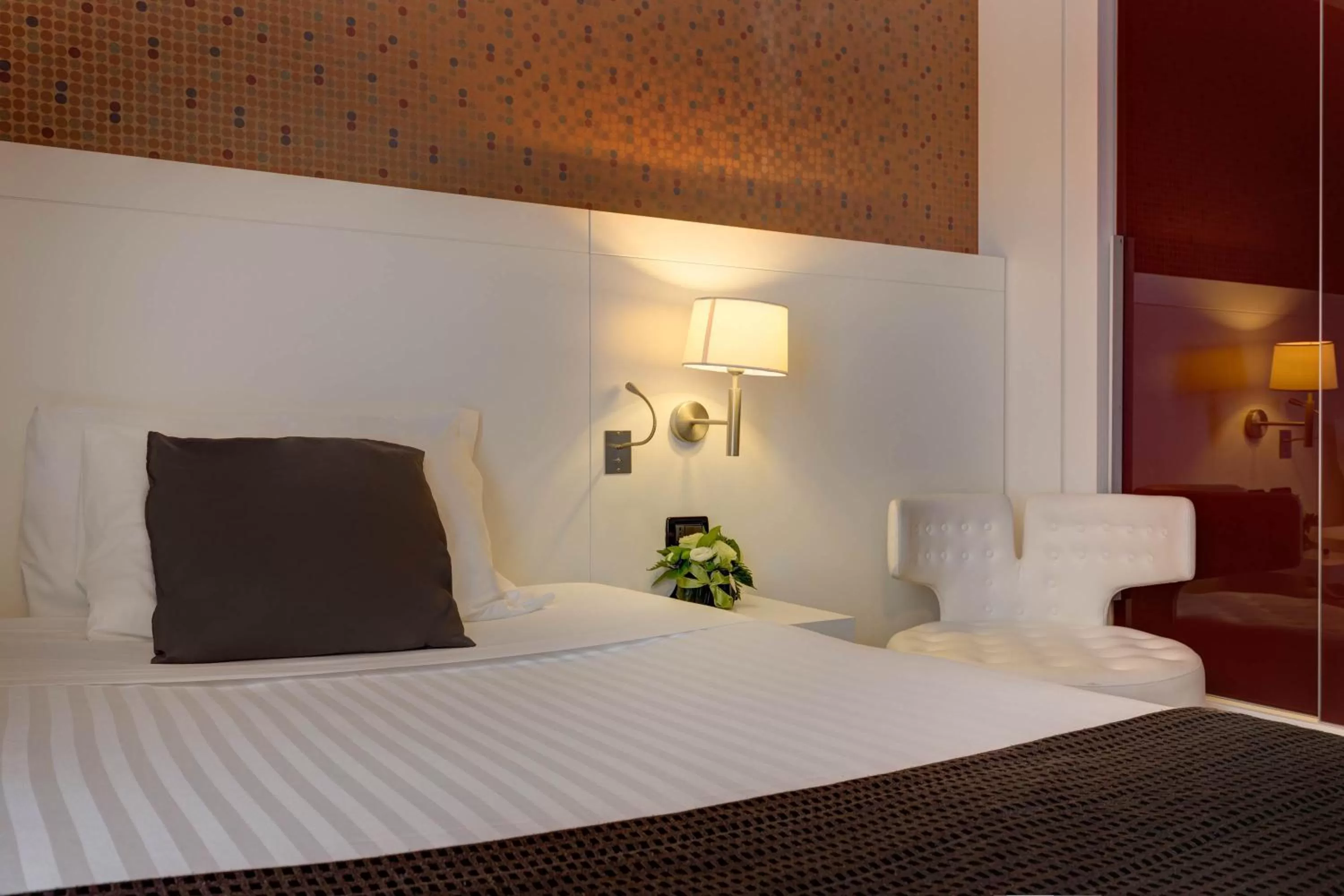 Bedroom, Bed in iH Hotels Roma Z3