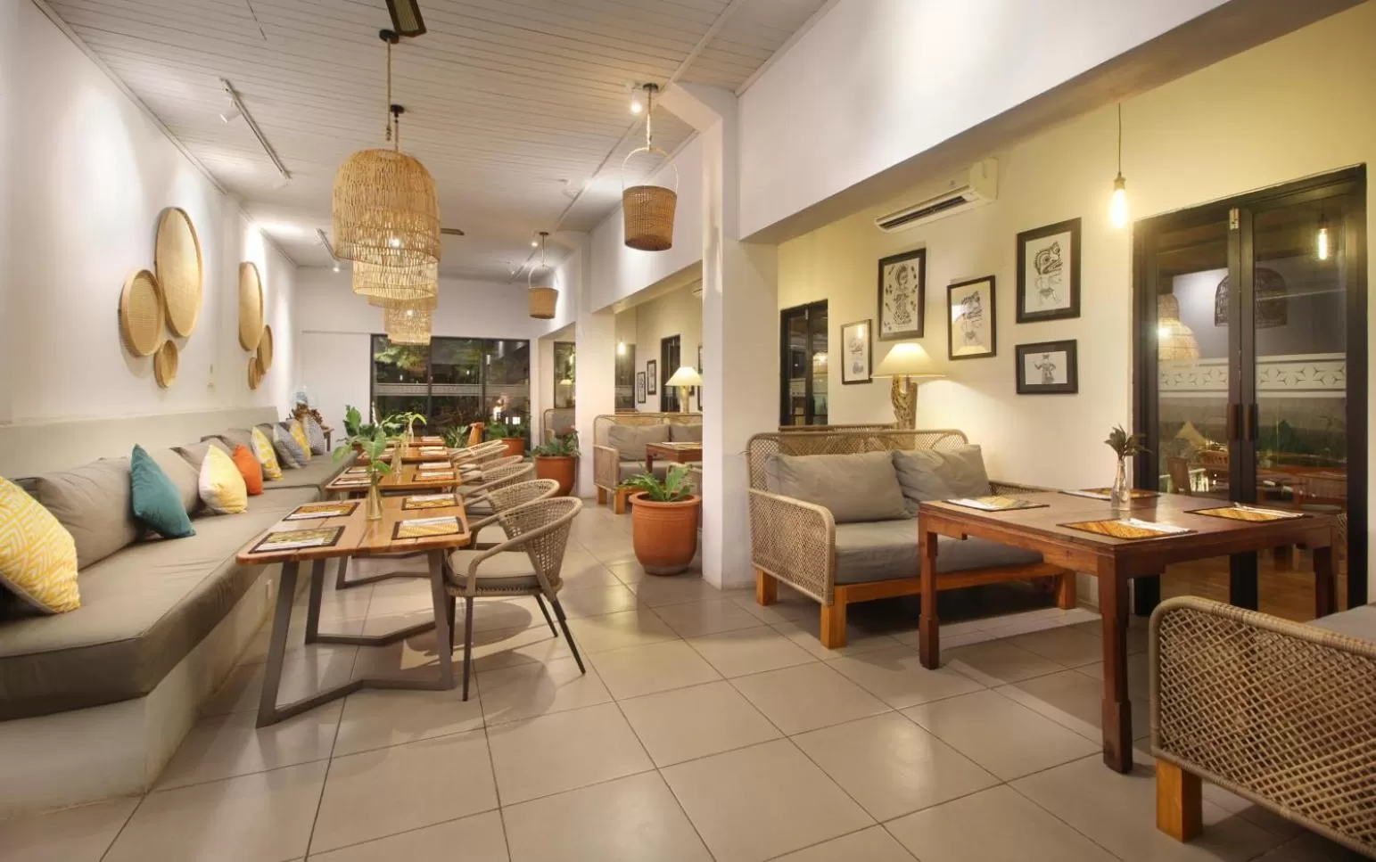 Restaurant/places to eat in AlamKulkul Boutique Resort